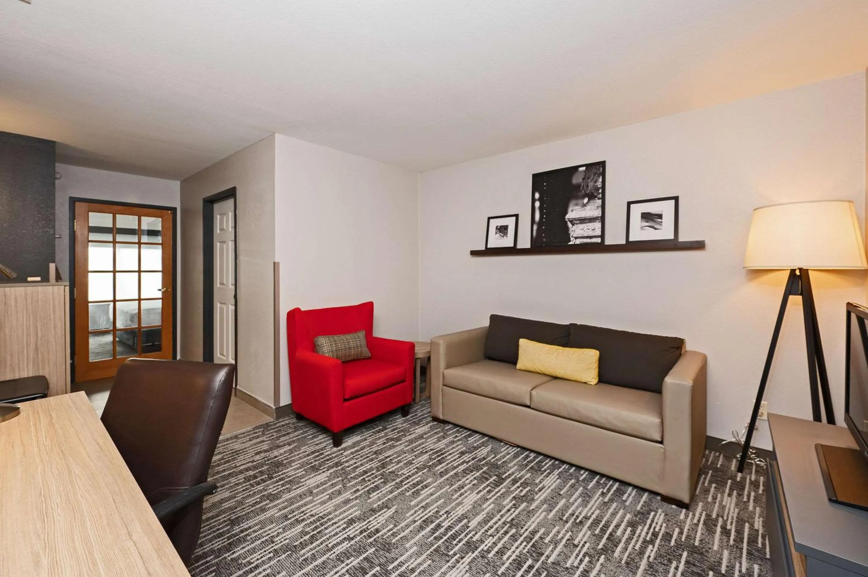 Bedroom in Country Inn & Suites by Radisson, Bloomington-Normal Airport, IL