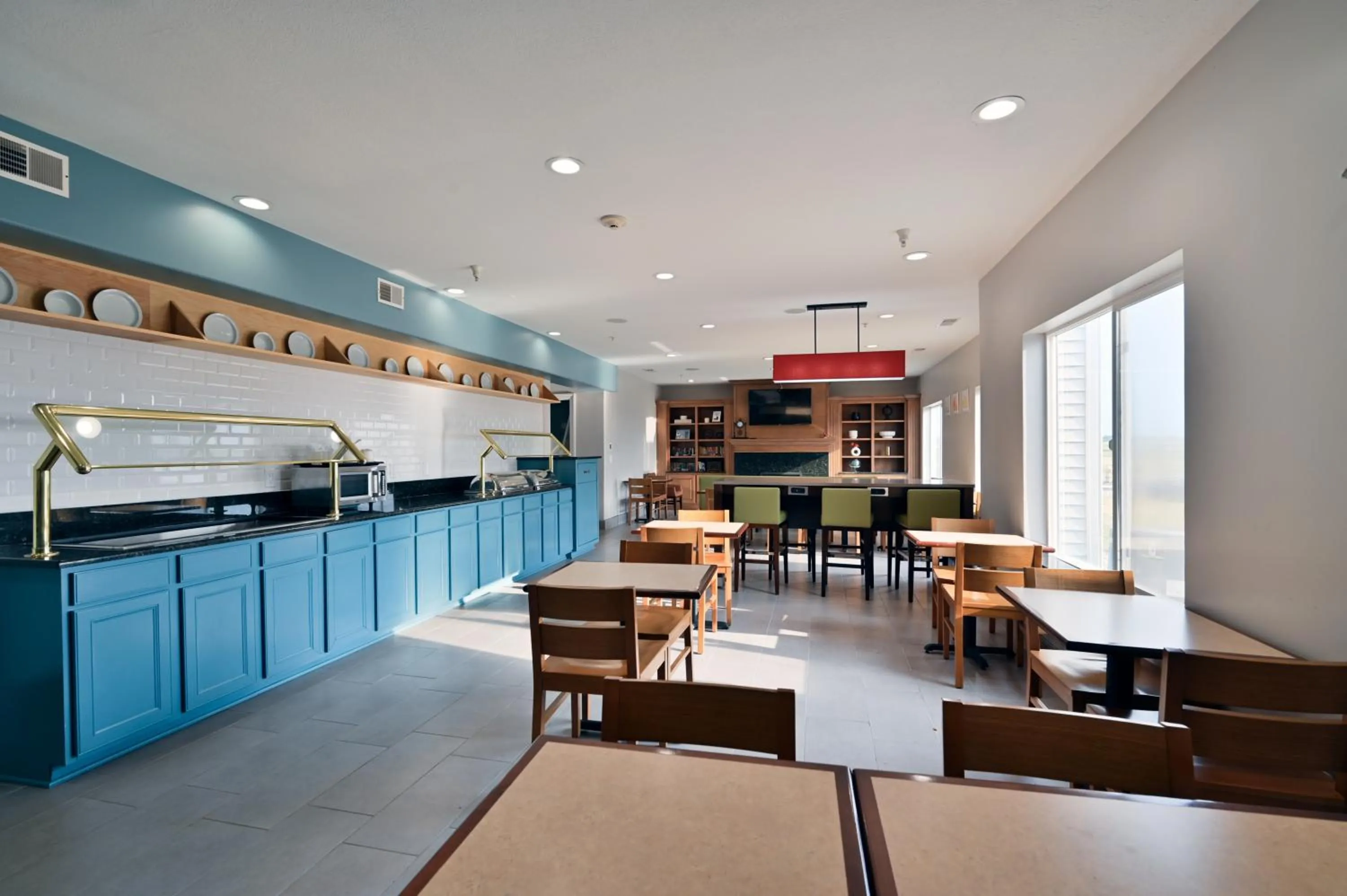 Breakfast in Country Inn & Suites by Radisson, Bloomington-Normal Airport, IL