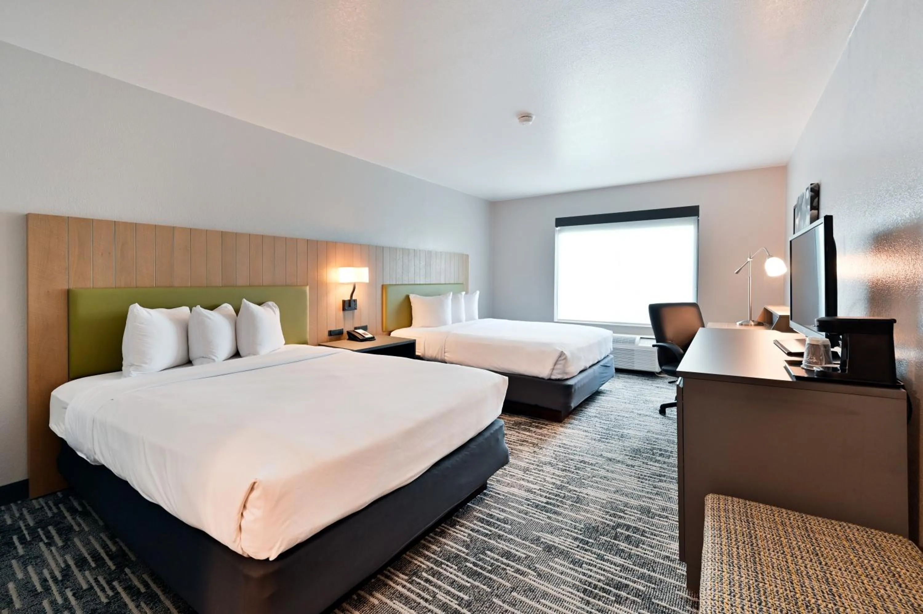 Bedroom, Bed in Country Inn & Suites by Radisson, Bloomington-Normal Airport, IL