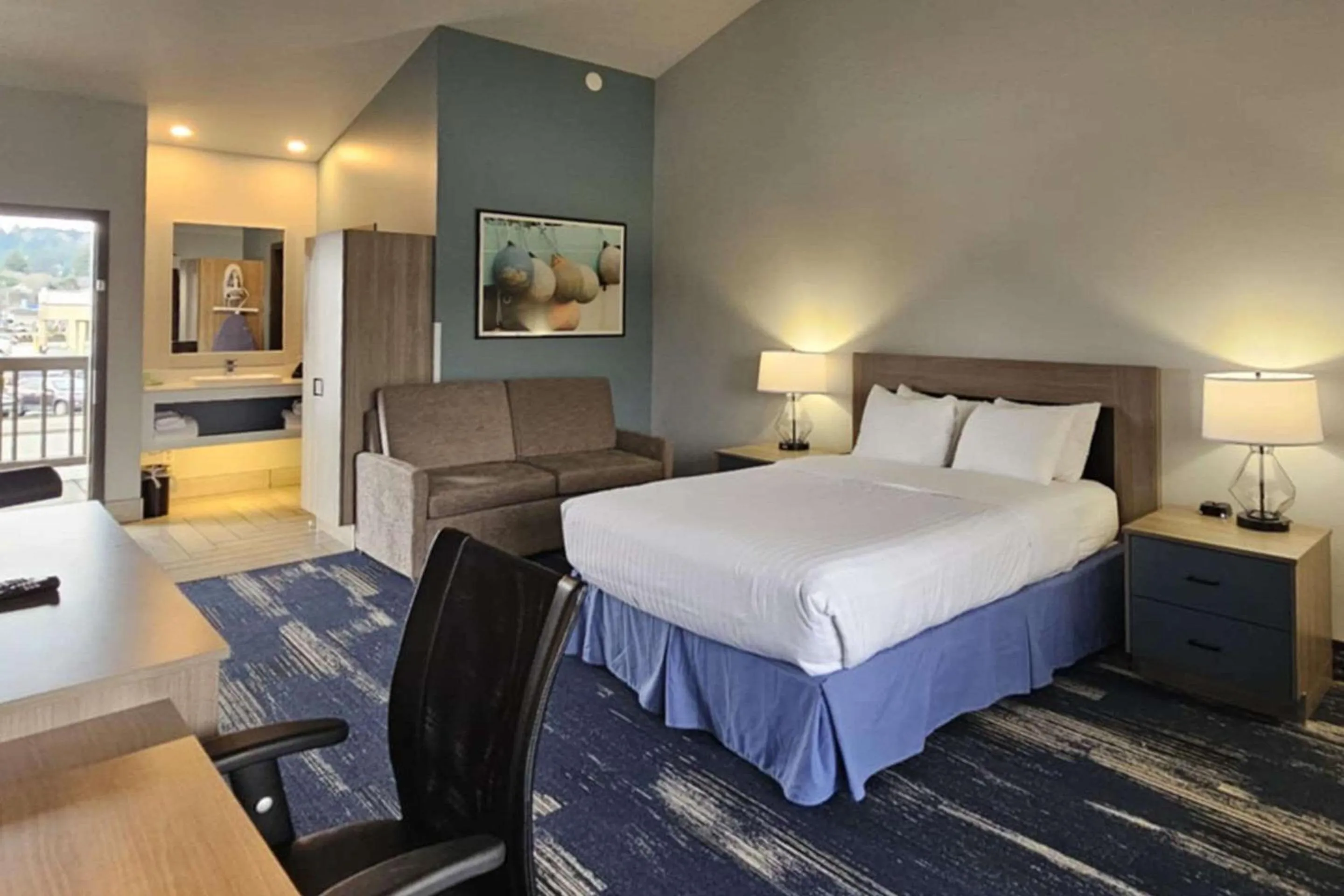 Bedroom, Bed in Edgewater Inn and Suites, an Ascend Collection Hotel