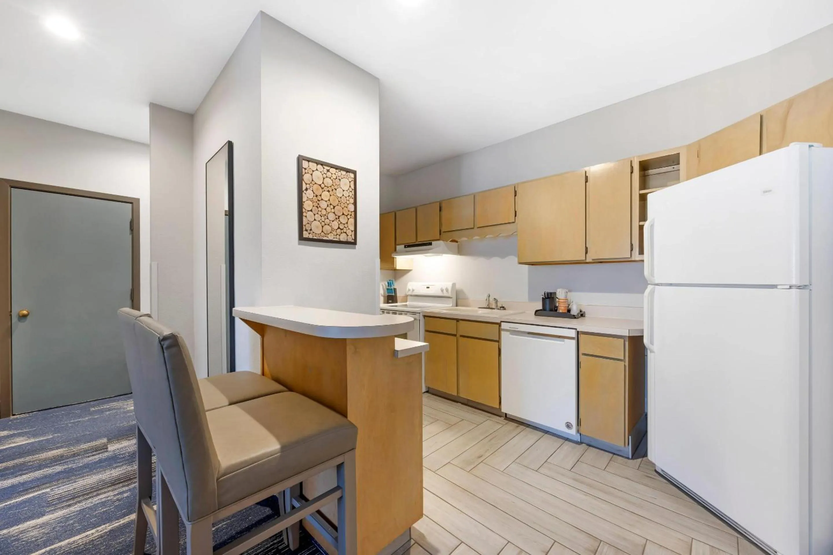 Bedroom in Edgewater Inn and Suites, an Ascend Collection Hotel