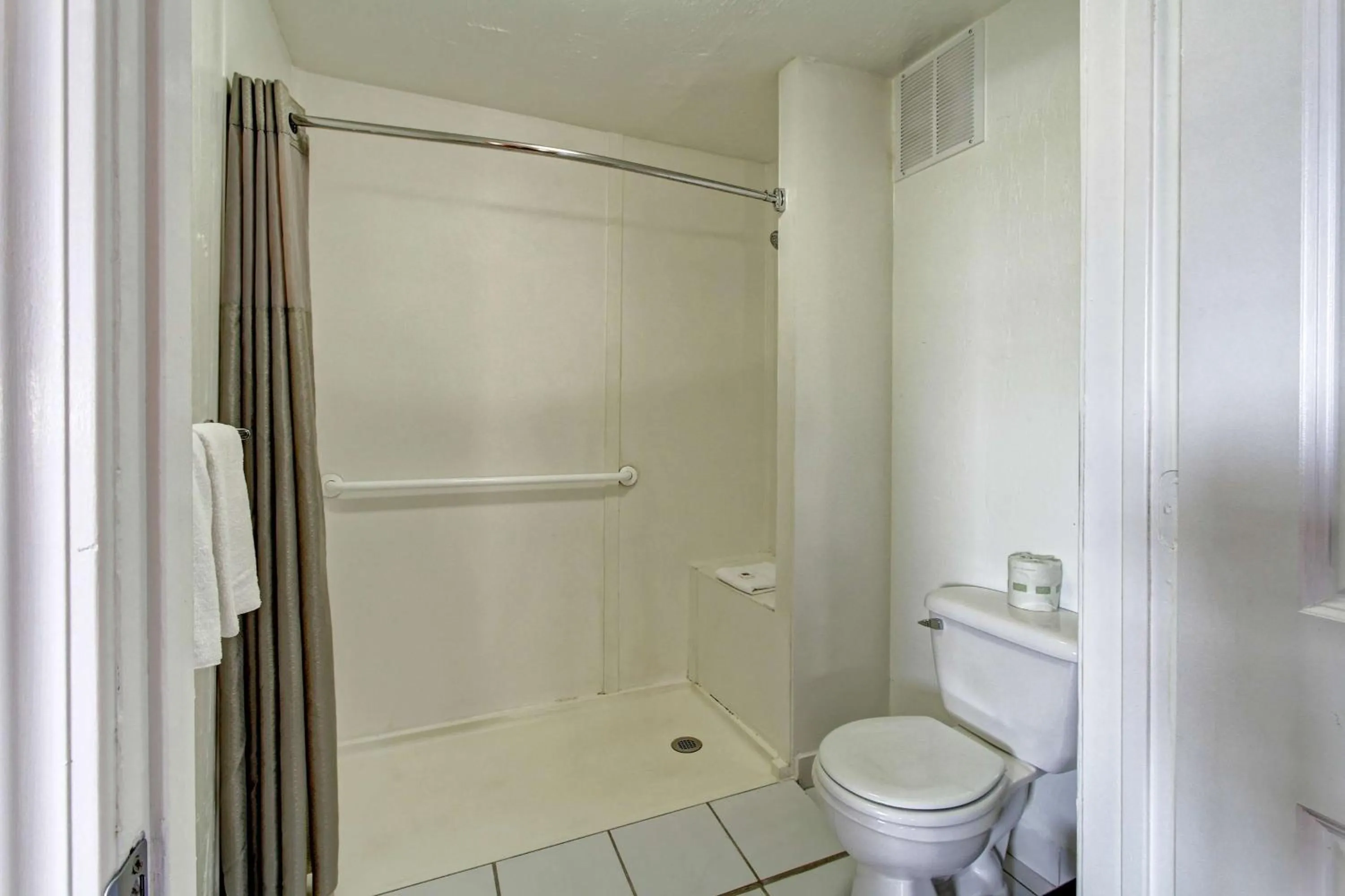 Photo of the whole room in Motel 6-North Ridgeville, OH - Cleveland Intl Airport - N Ridgeville