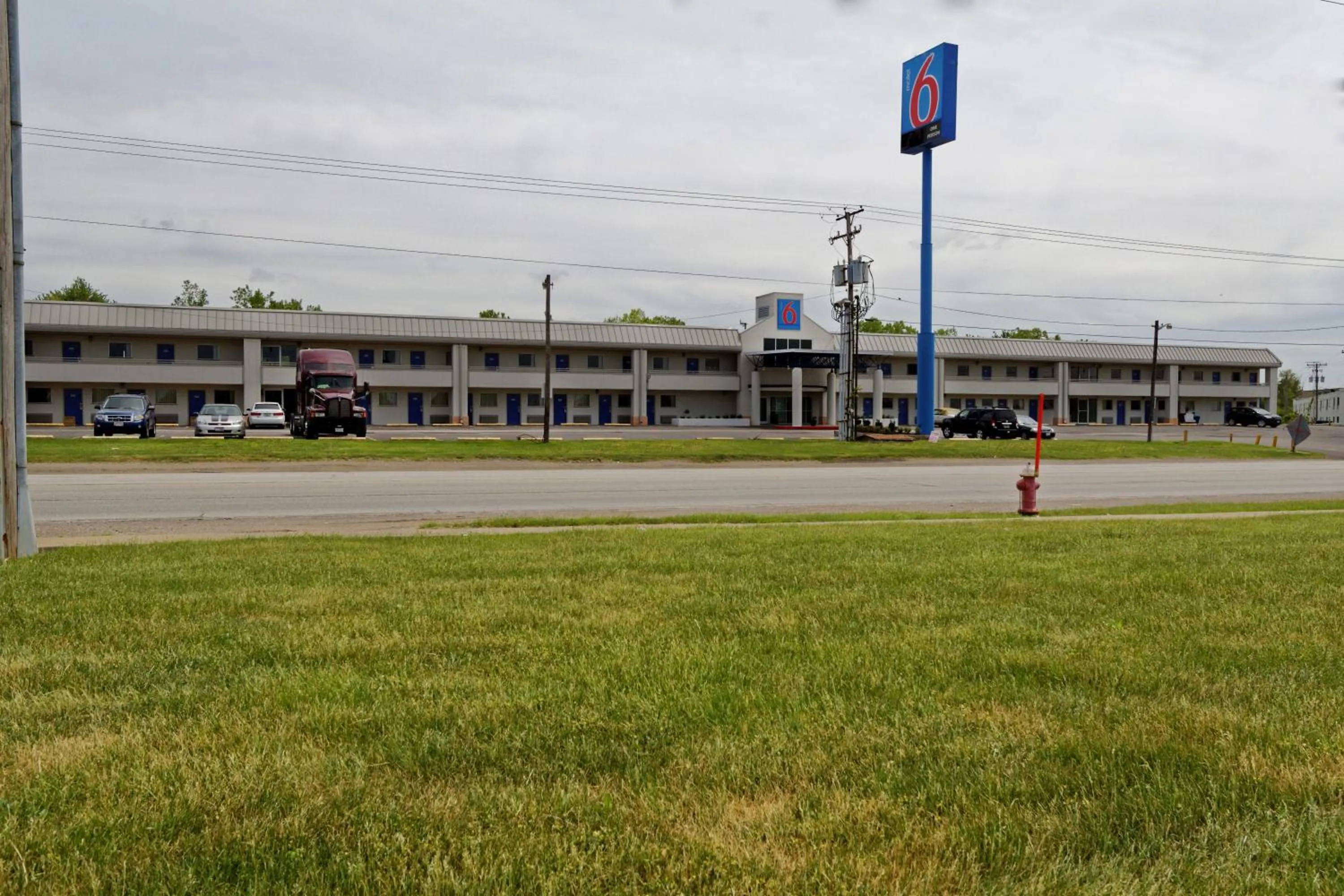 Property building in Motel 6-North Ridgeville, OH - Cleveland Intl Airport - N Ridgeville