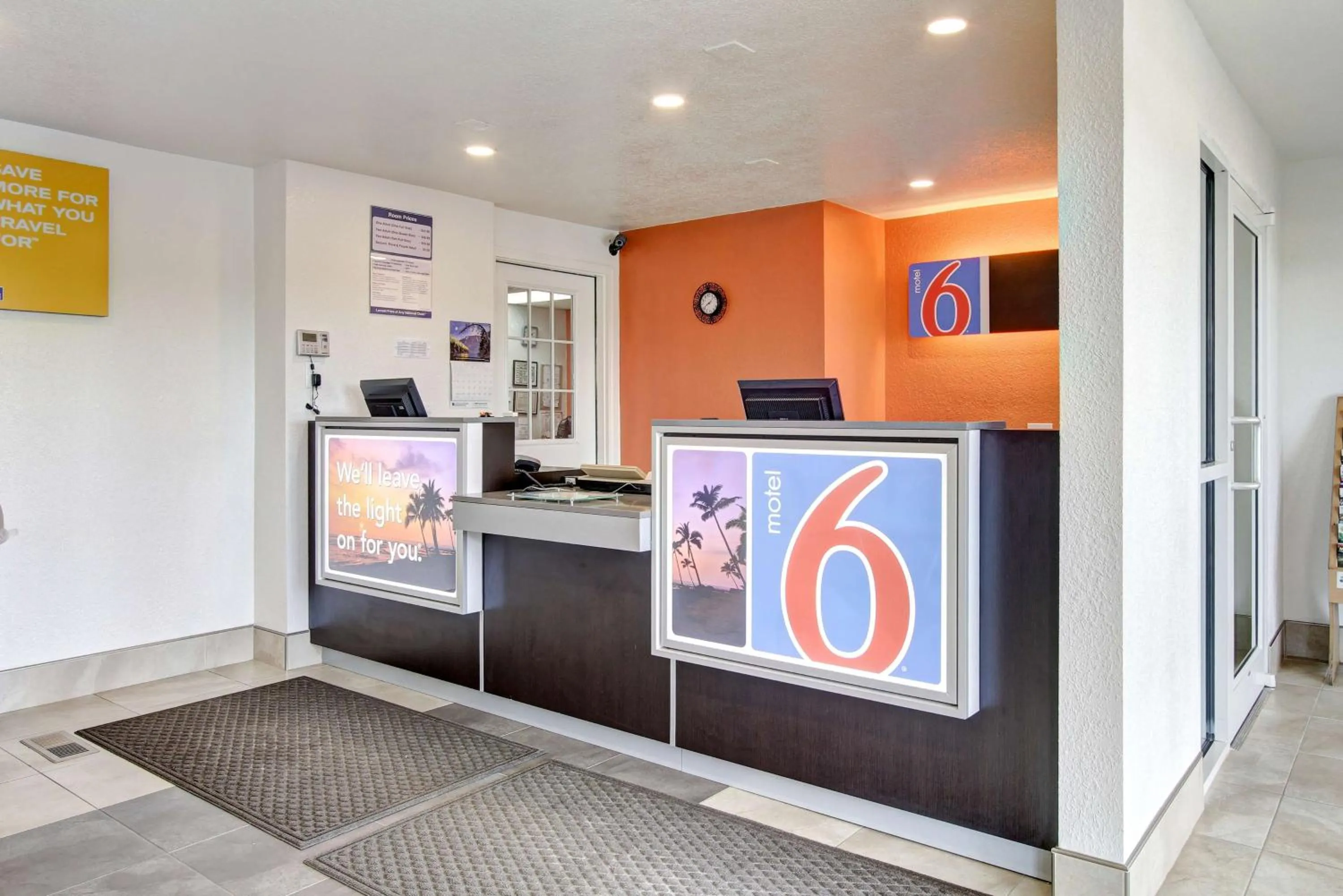 Lobby or reception in Motel 6-North Ridgeville, OH - Cleveland Intl Airport - N Ridgeville
