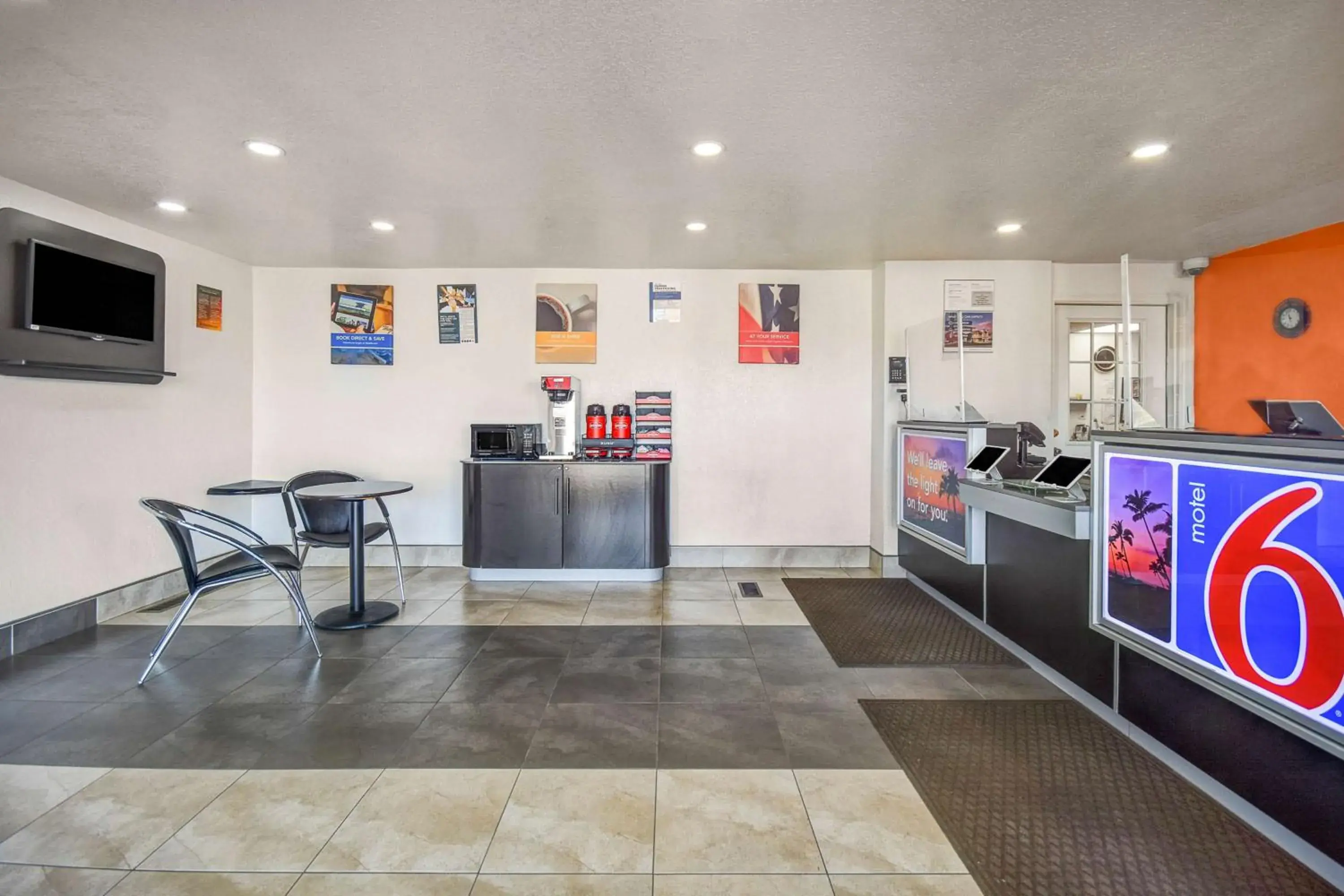 Lobby or reception in Motel 6-North Ridgeville, OH - Cleveland Intl Airport - N Ridgeville Lobby or reception in Motel 6-North Ridgeville, OH - Cleveland Intl Airport - N Ridgeville