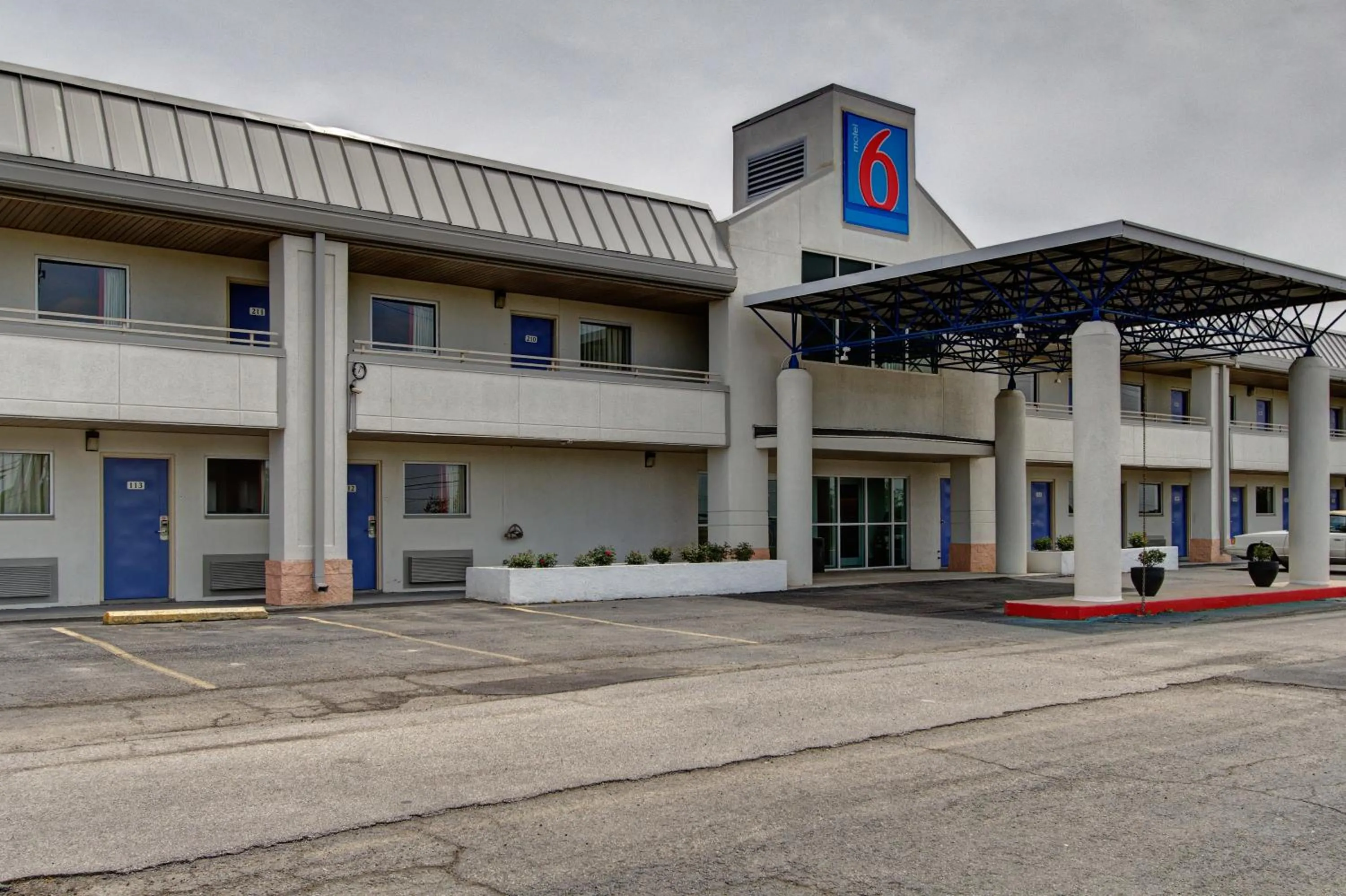 Property building in Motel 6-North Ridgeville, OH - Cleveland Intl Airport - N Ridgeville