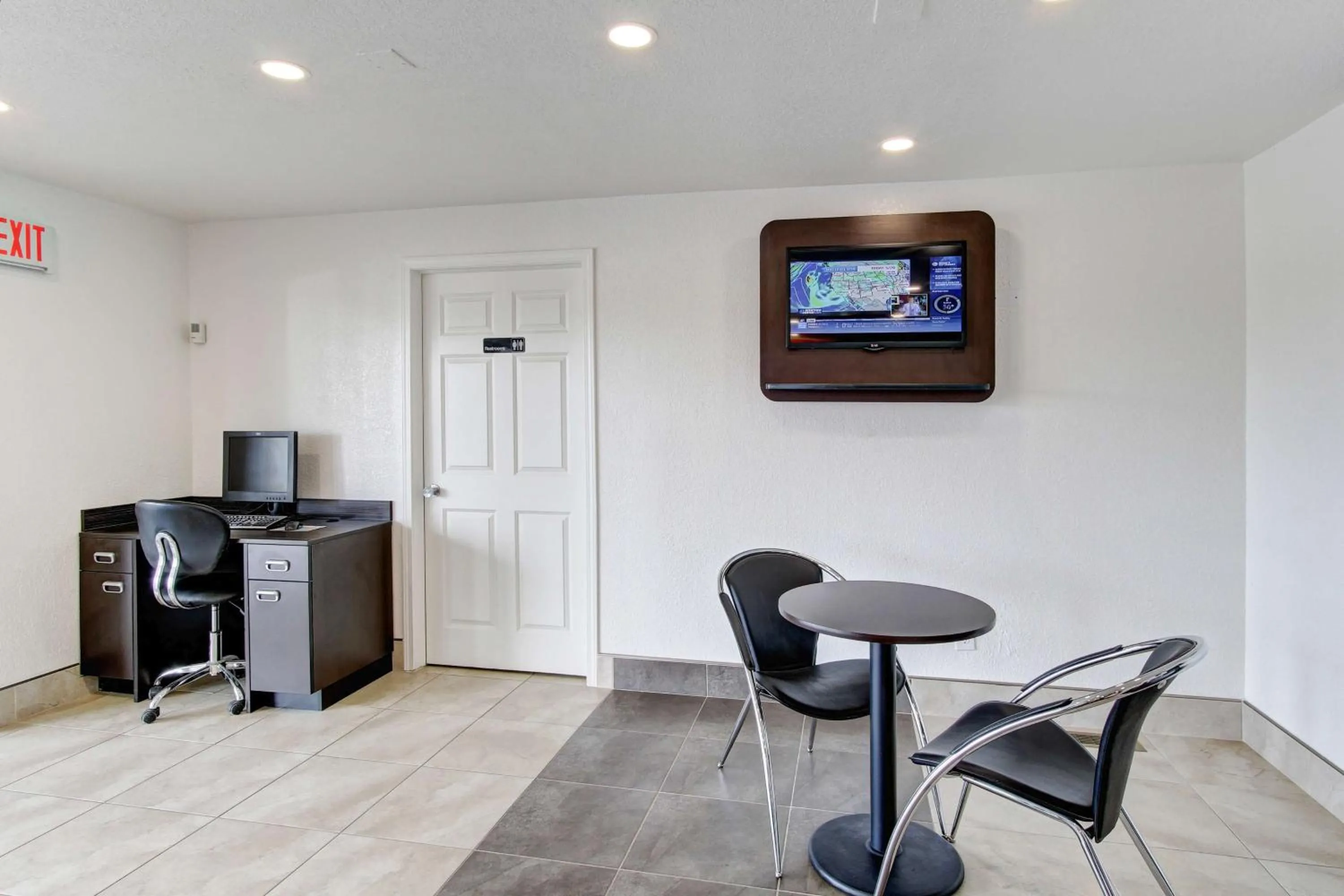 Lobby or reception in Motel 6-North Ridgeville, OH - Cleveland Intl Airport - N Ridgeville