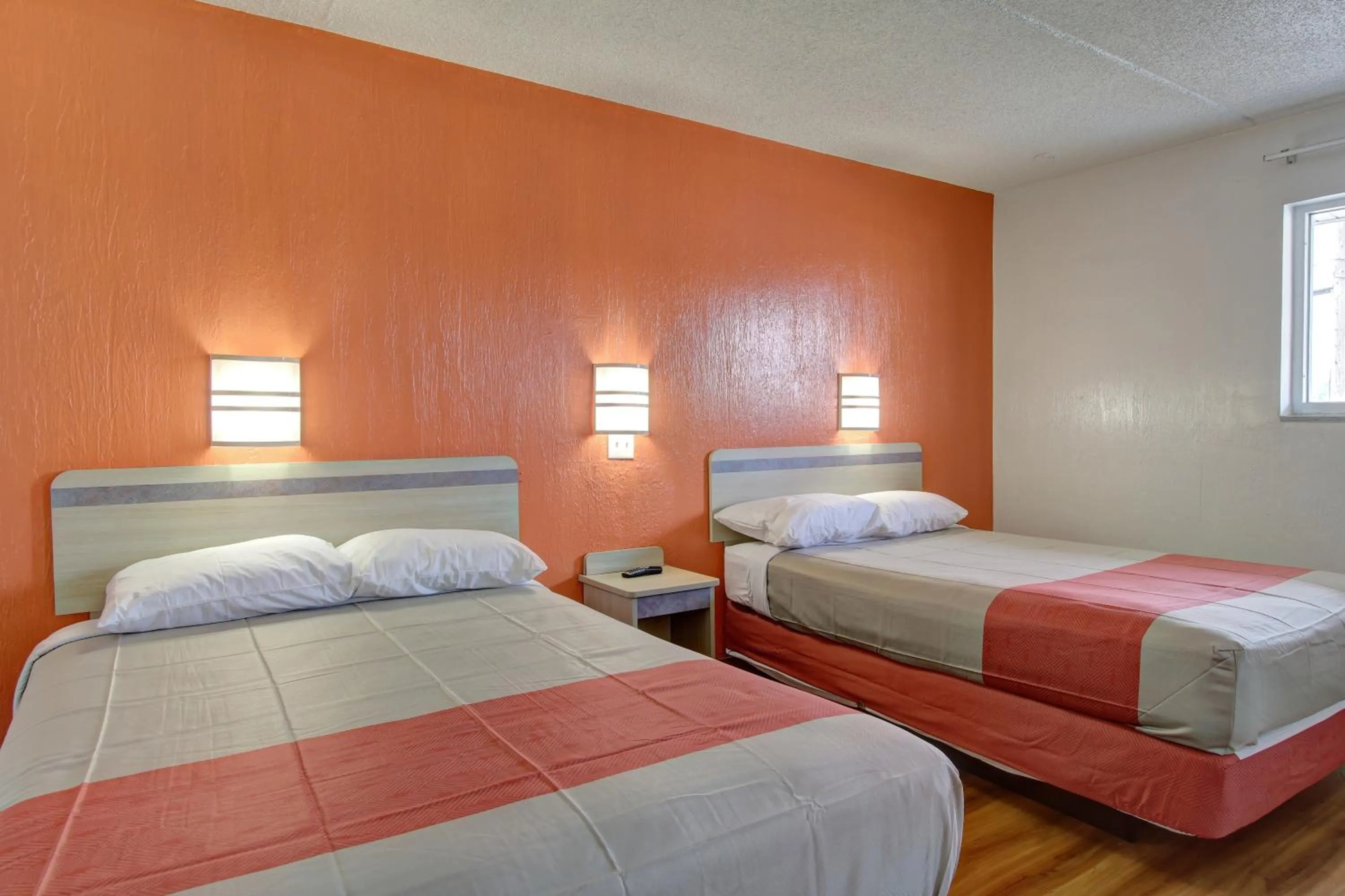 Bed in Motel 6-North Ridgeville, OH - Cleveland Intl Airport - N Ridgeville