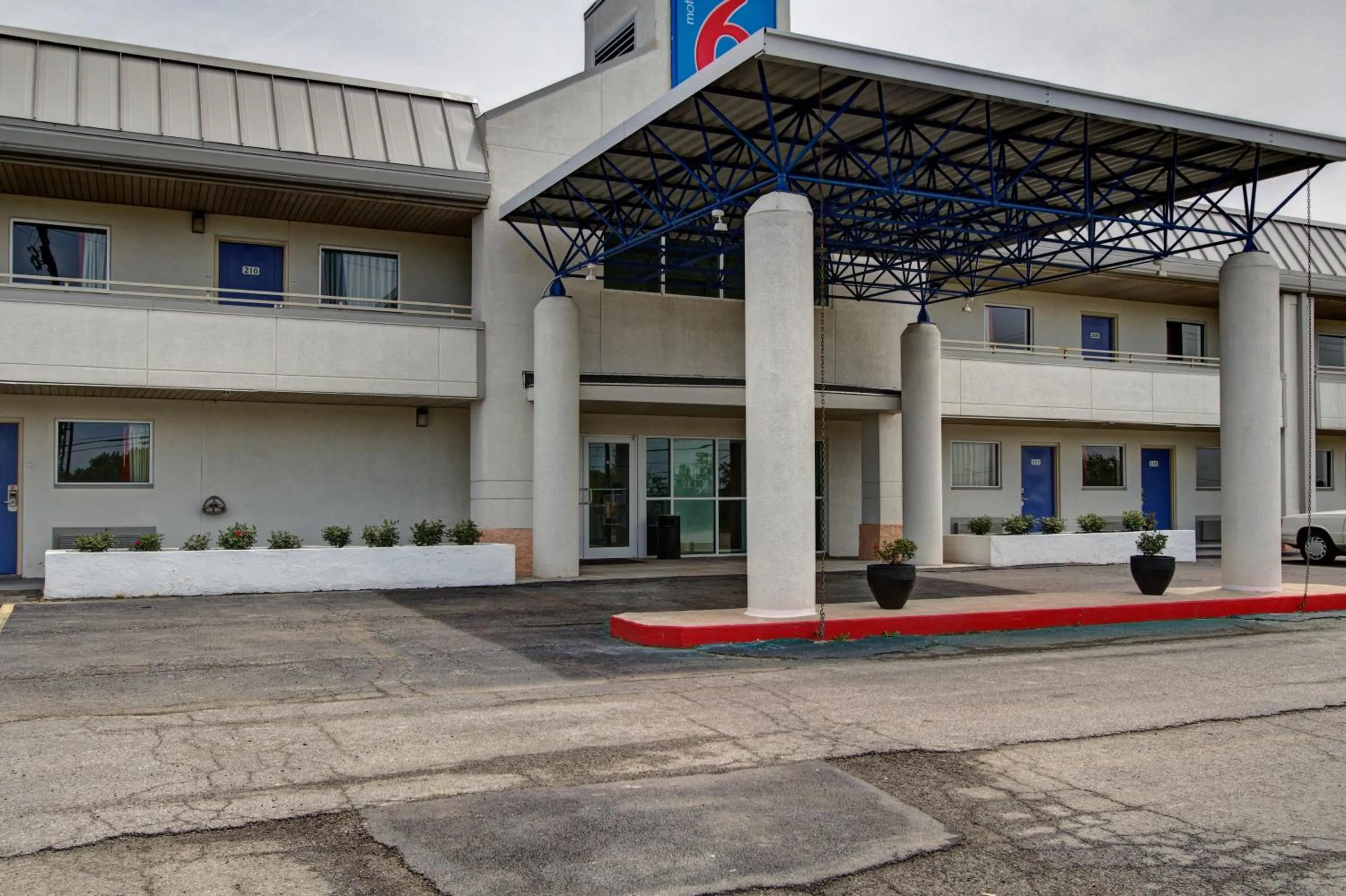 Property building in Motel 6-North Ridgeville, OH - Cleveland Intl Airport - N Ridgeville