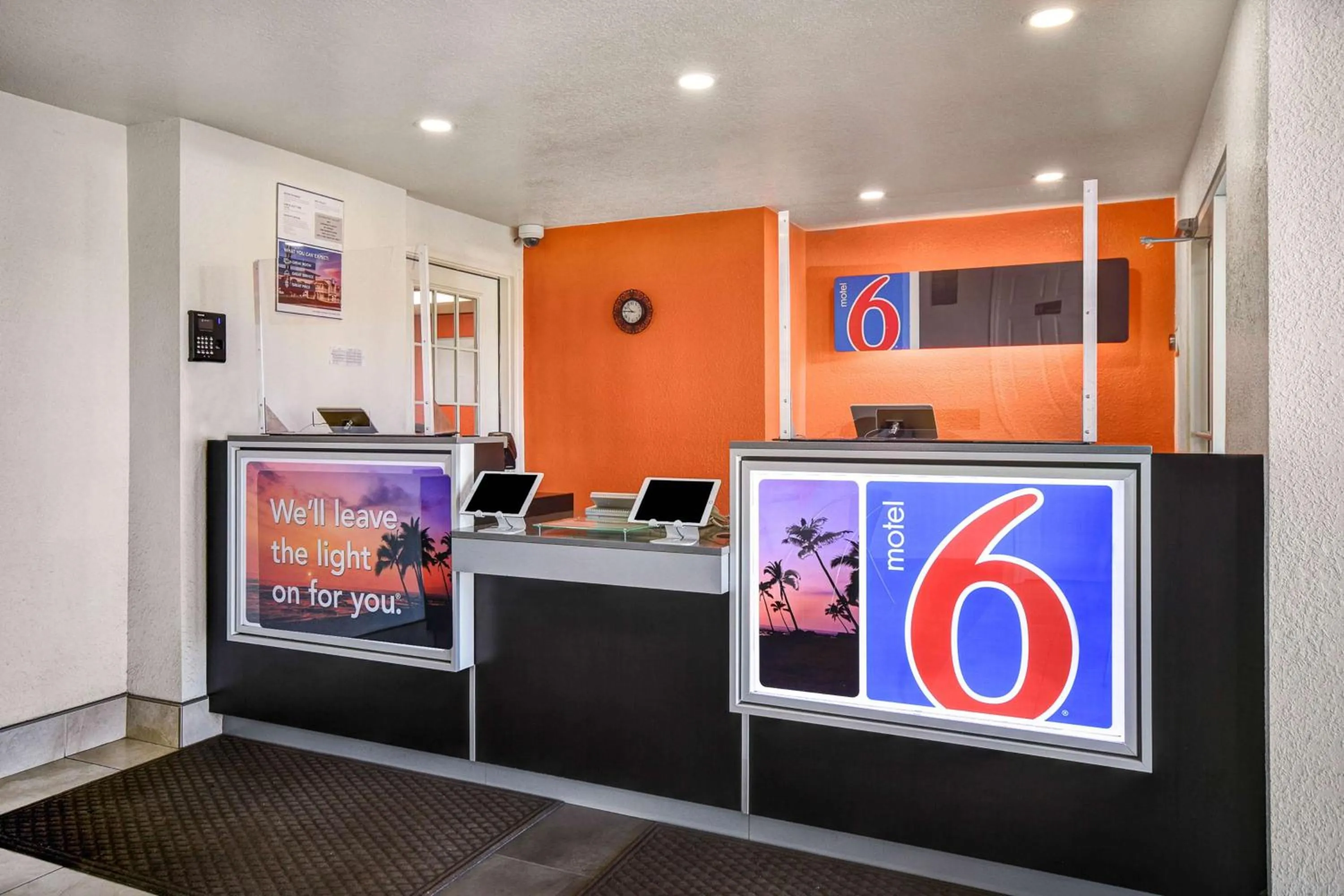 Lobby or reception in Motel 6-North Ridgeville, OH - Cleveland Intl Airport - N Ridgeville