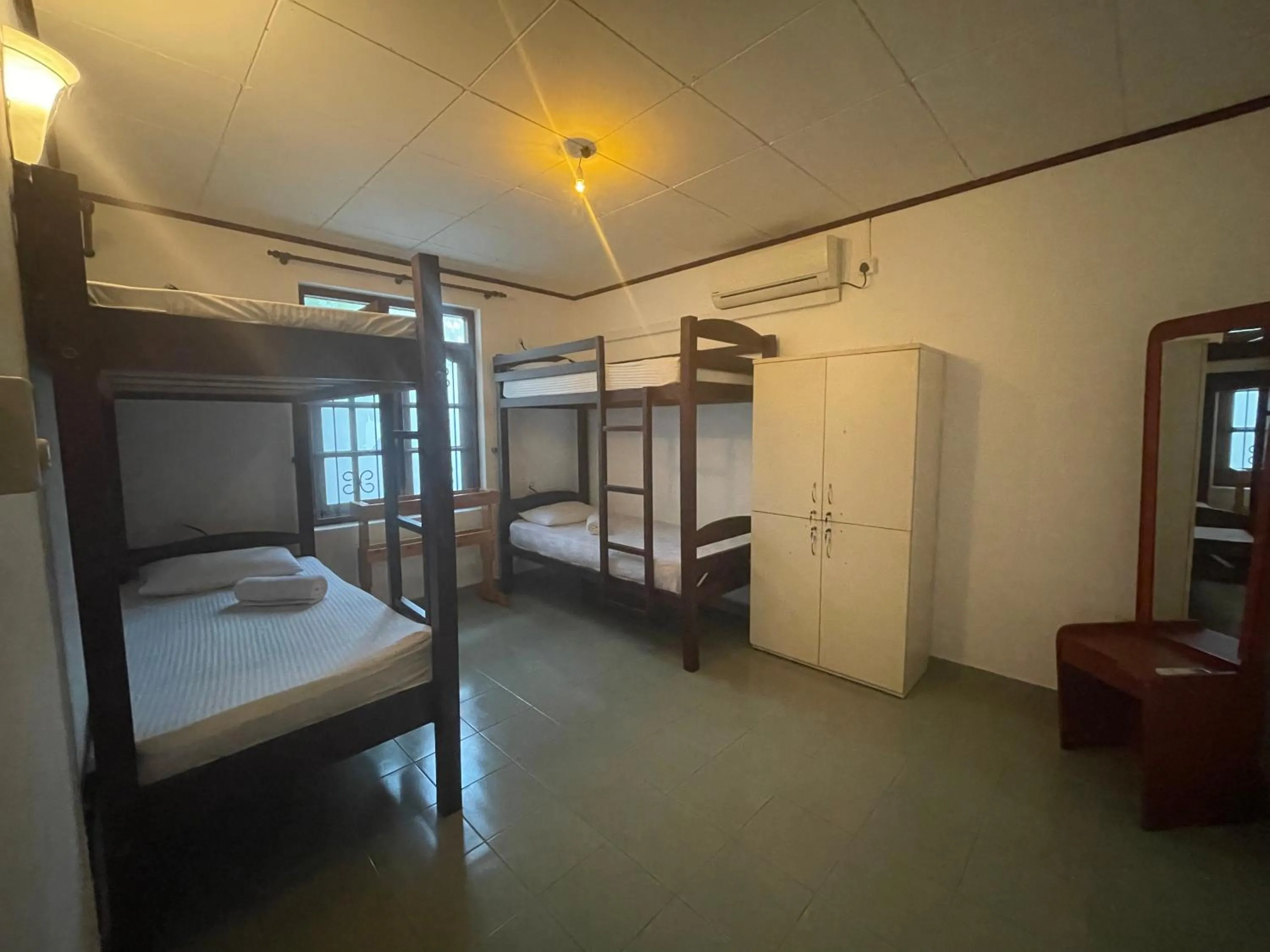 bunk bed, Bed in Sky Hostel Negombo