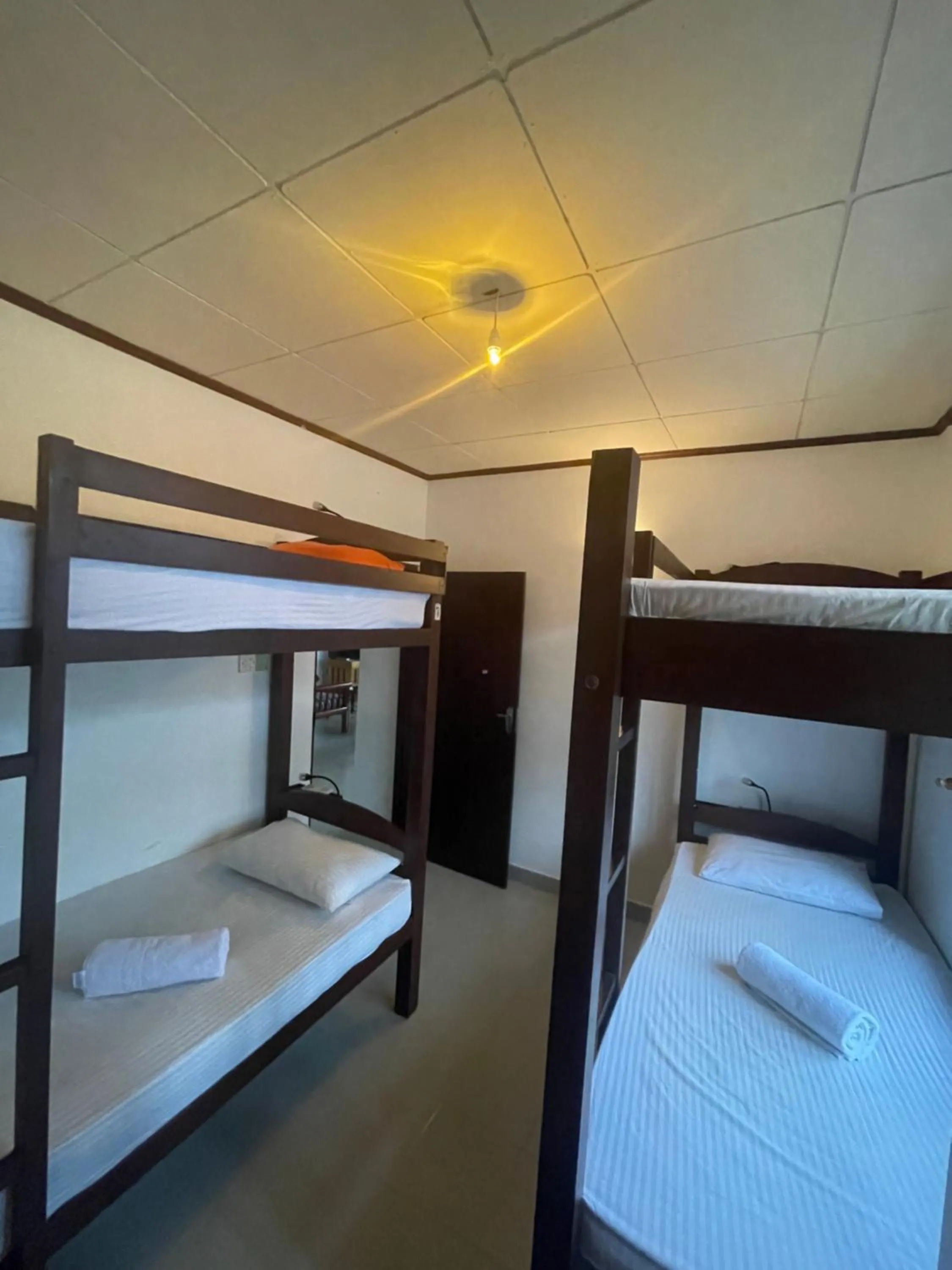 bunk bed, Bed in Sky Hostel Negombo