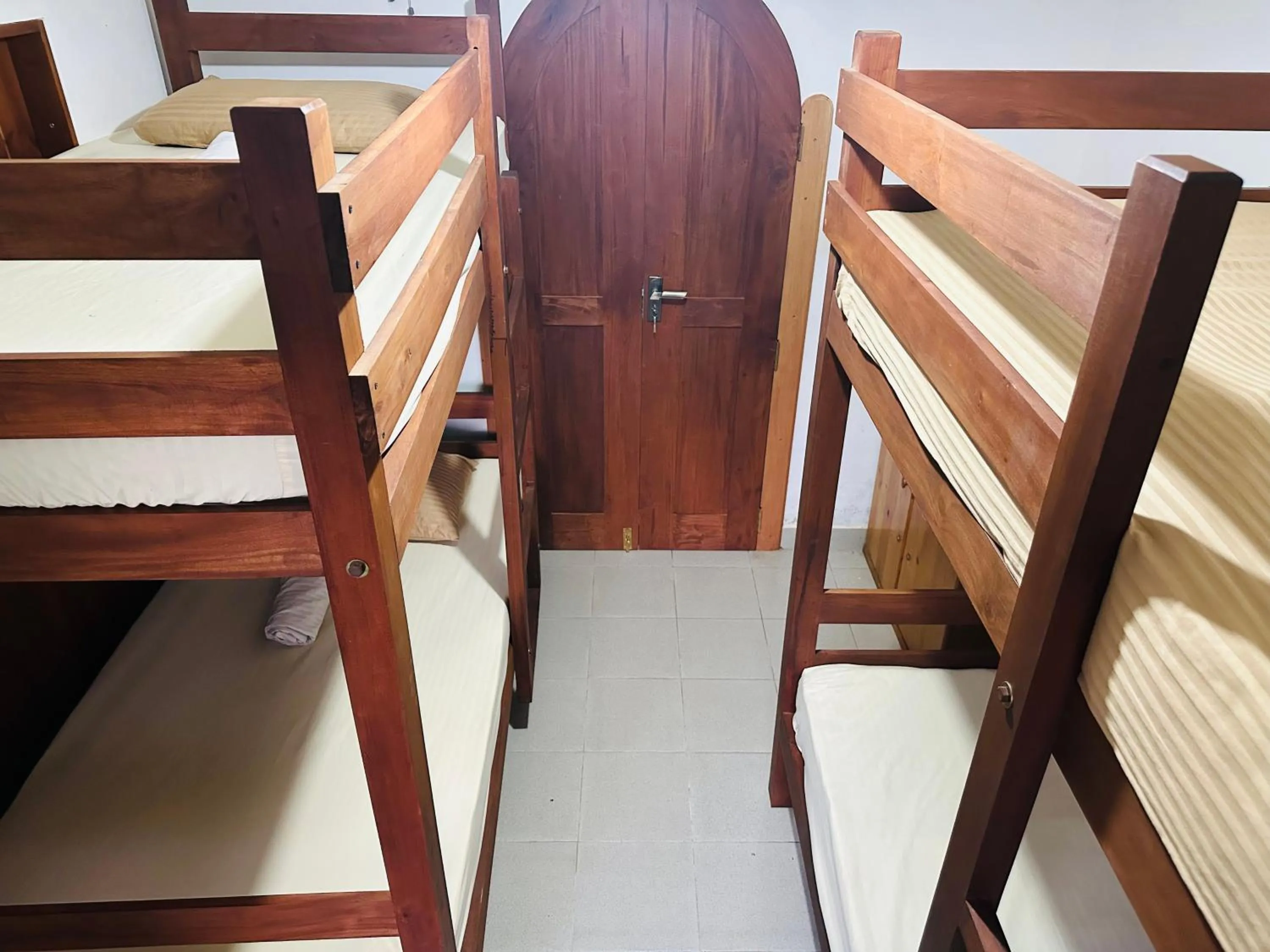 Bed in Sky Hostel Negombo