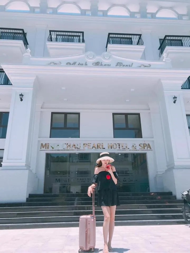 People in Minh Chau Pearl Hotel & Spa - Quan Lan Island