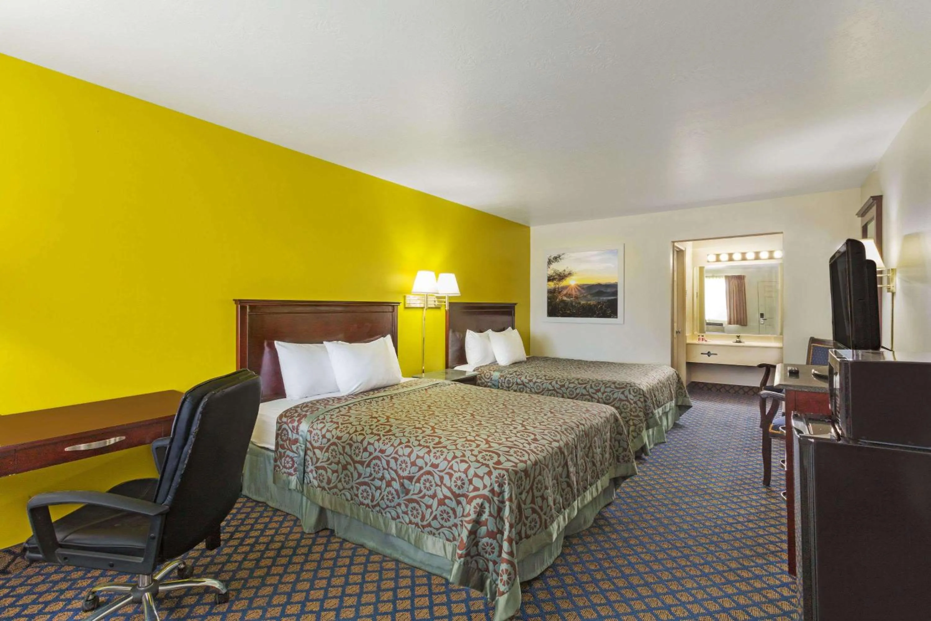 Photo of the whole room, Bed in Days Inn by Wyndham Delta