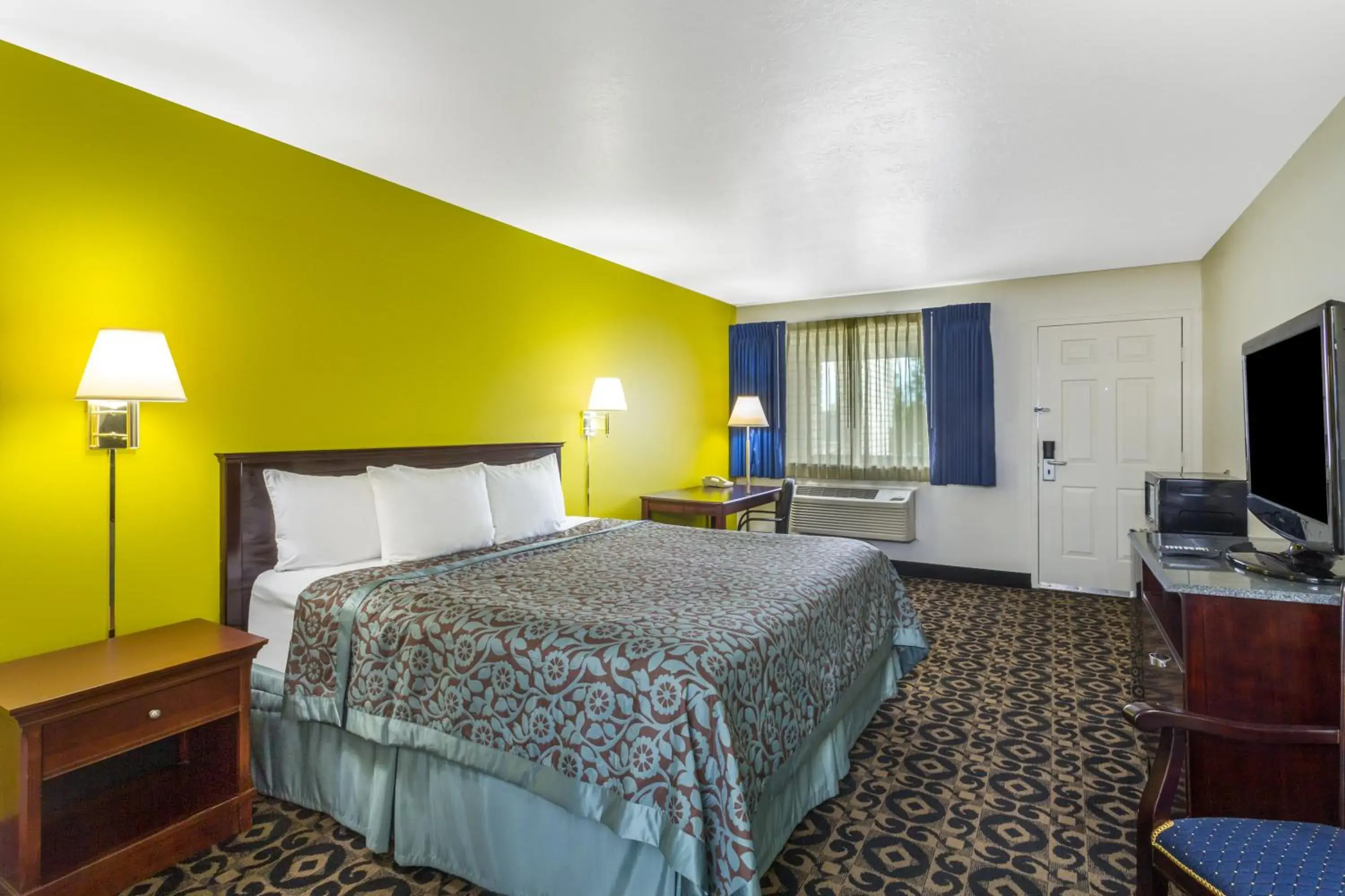 Bedroom, Bed in Days Inn by Wyndham Delta Bedroom, Bed in Days Inn by Wyndham Delta