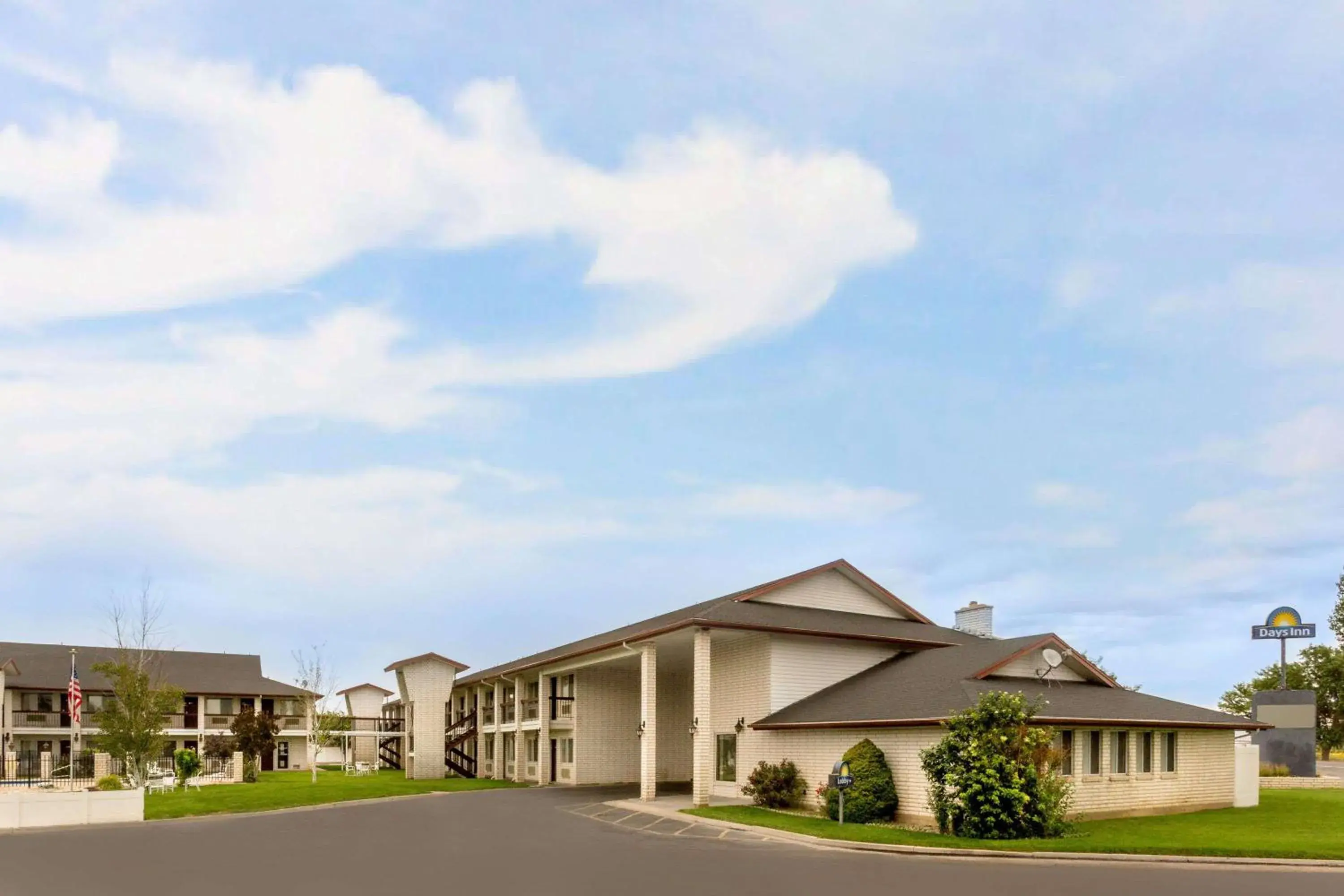 Property building in Days Inn by Wyndham Delta Property building in Days Inn by Wyndham Delta