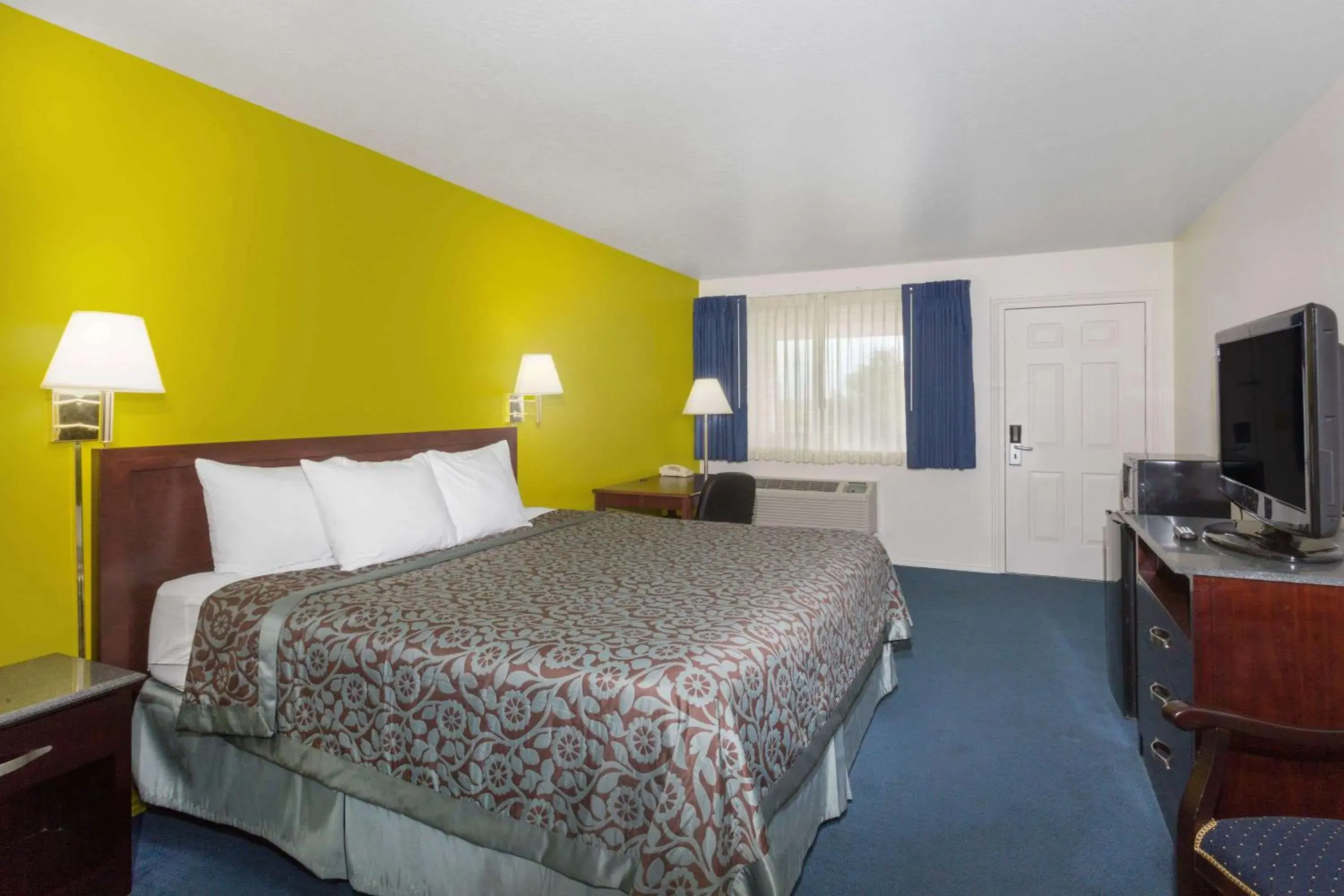 Photo of the whole room, Bed in Days Inn by Wyndham Delta Photo of the whole room, Bed in Days Inn by Wyndham Delta