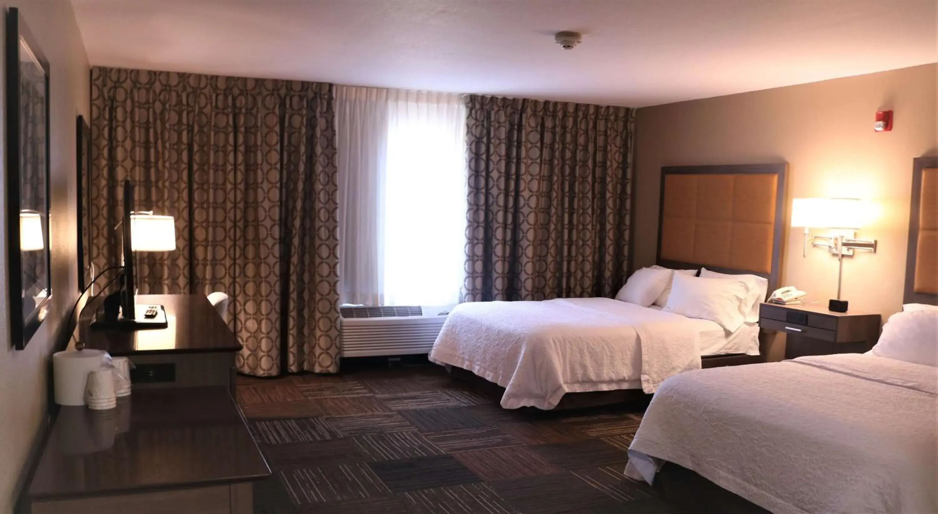 Bed in Hampton Inn & Suites Fremont Bed in Hampton Inn & Suites Fremont