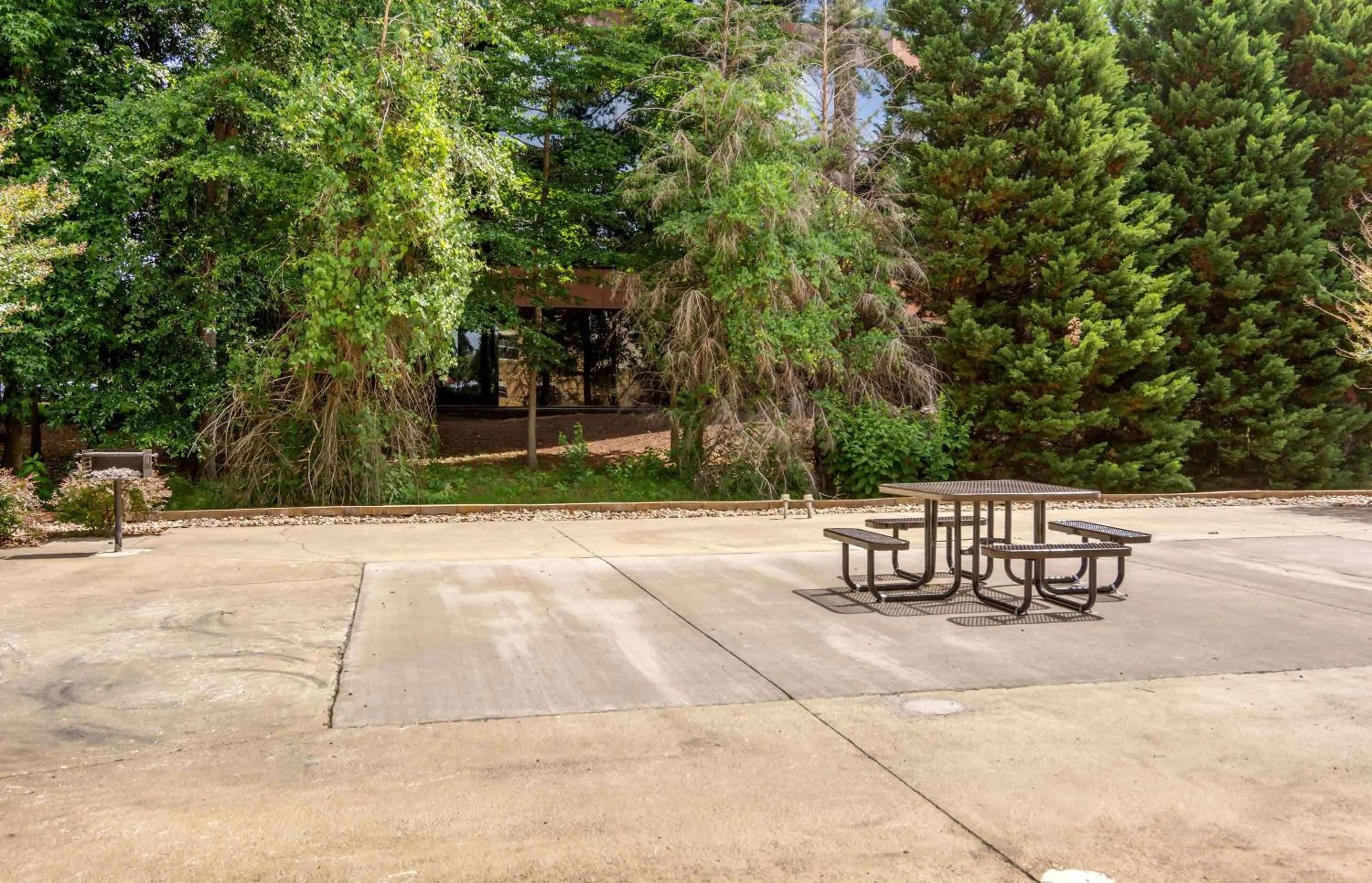 Property building in Extended Stay America Suites - Richmond - W Broad Street - Glenside - North