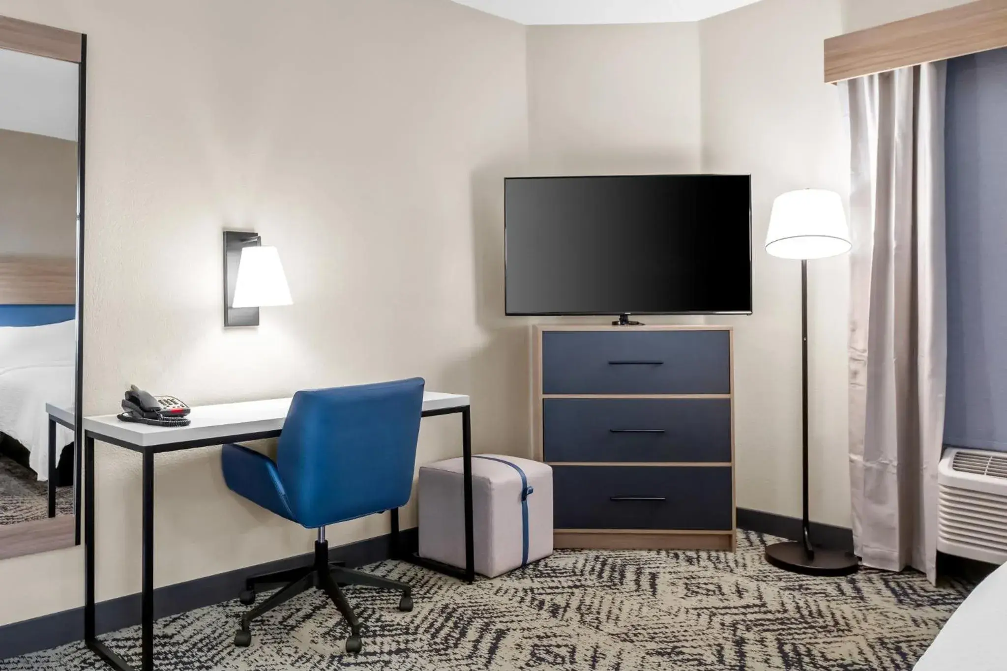 Photo of the whole room, Bed in Candlewood Victoria by IHG Photo of the whole room, Bed in Candlewood Victoria by IHG