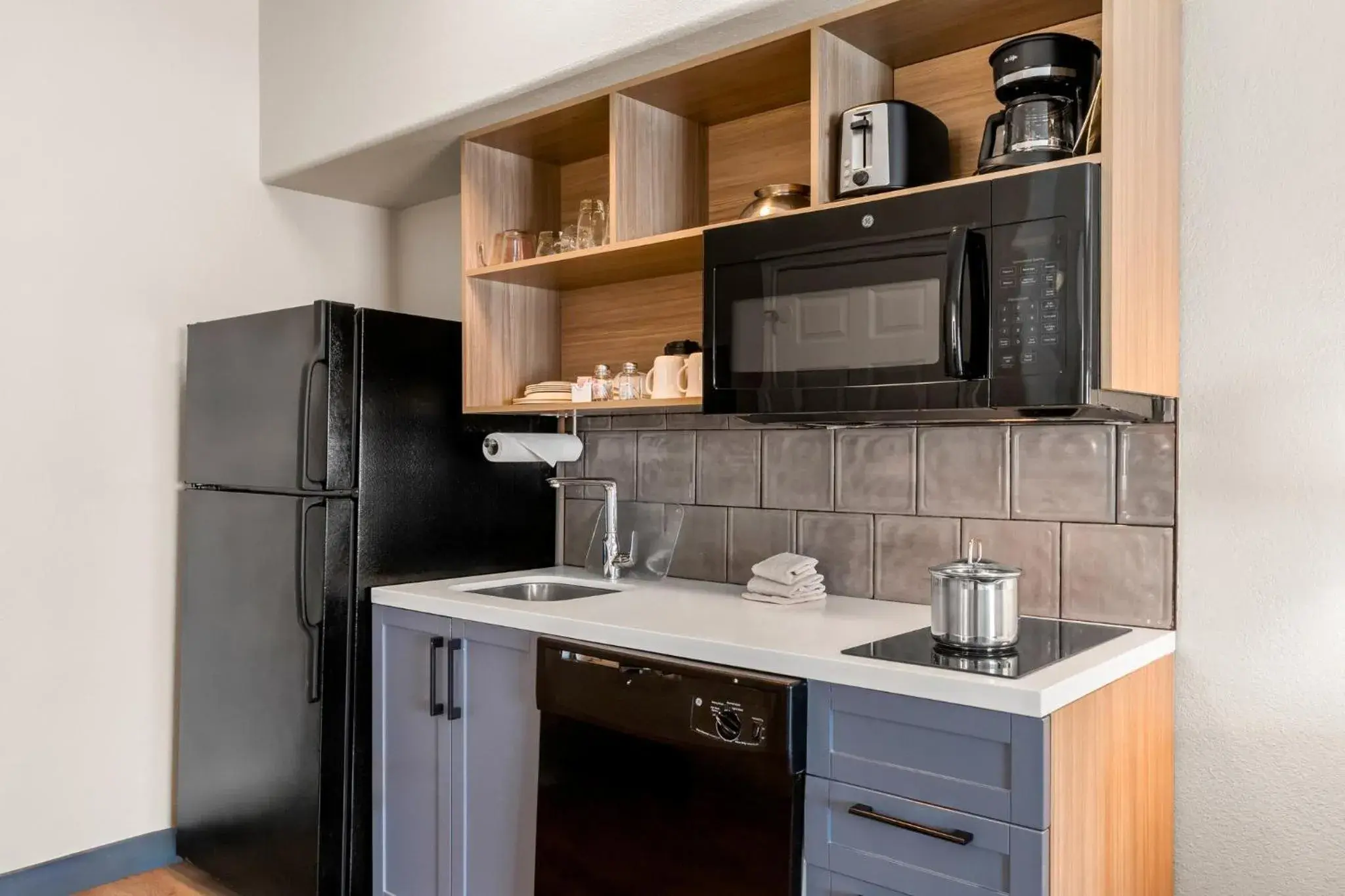 Photo of the whole room in Candlewood Victoria by IHG Photo of the whole room in Candlewood Victoria by IHG