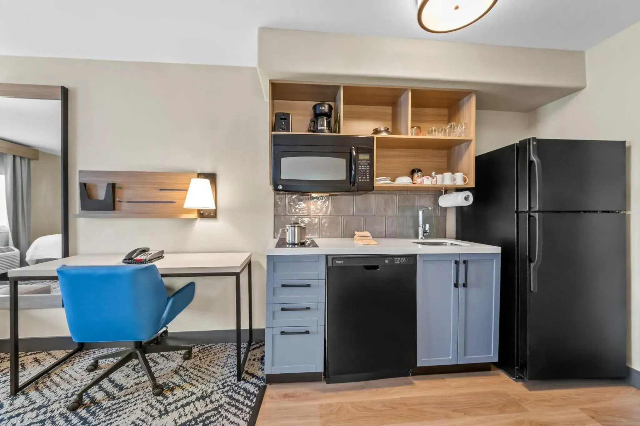 Photo of the whole room in Candlewood Victoria by IHG Photo of the whole room in Candlewood Victoria by IHG