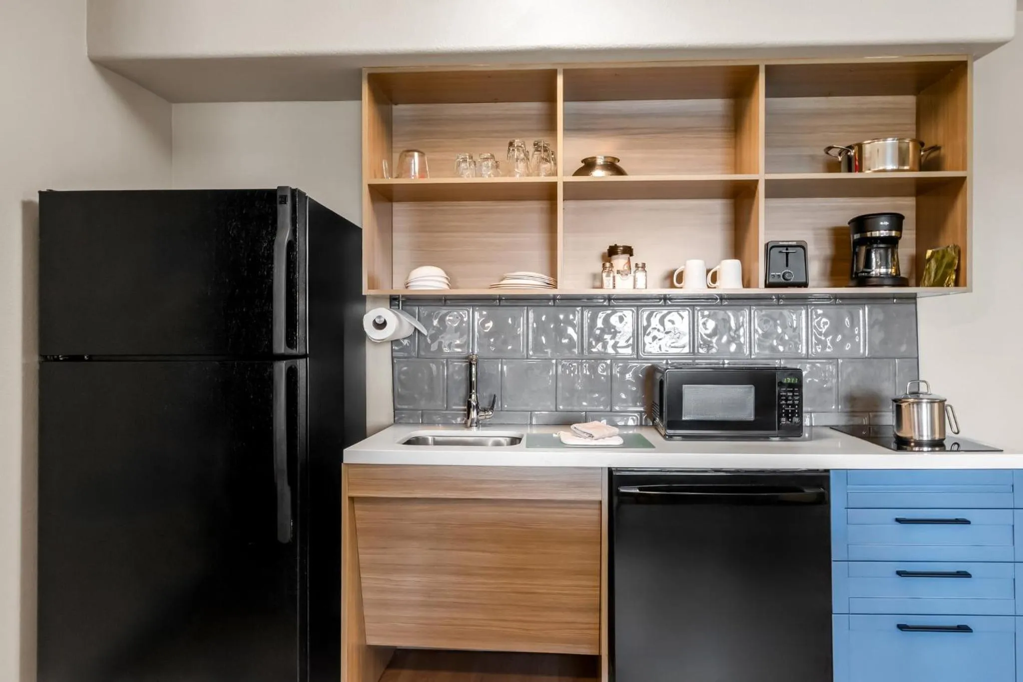 Photo of the whole room in Candlewood Victoria by IHG