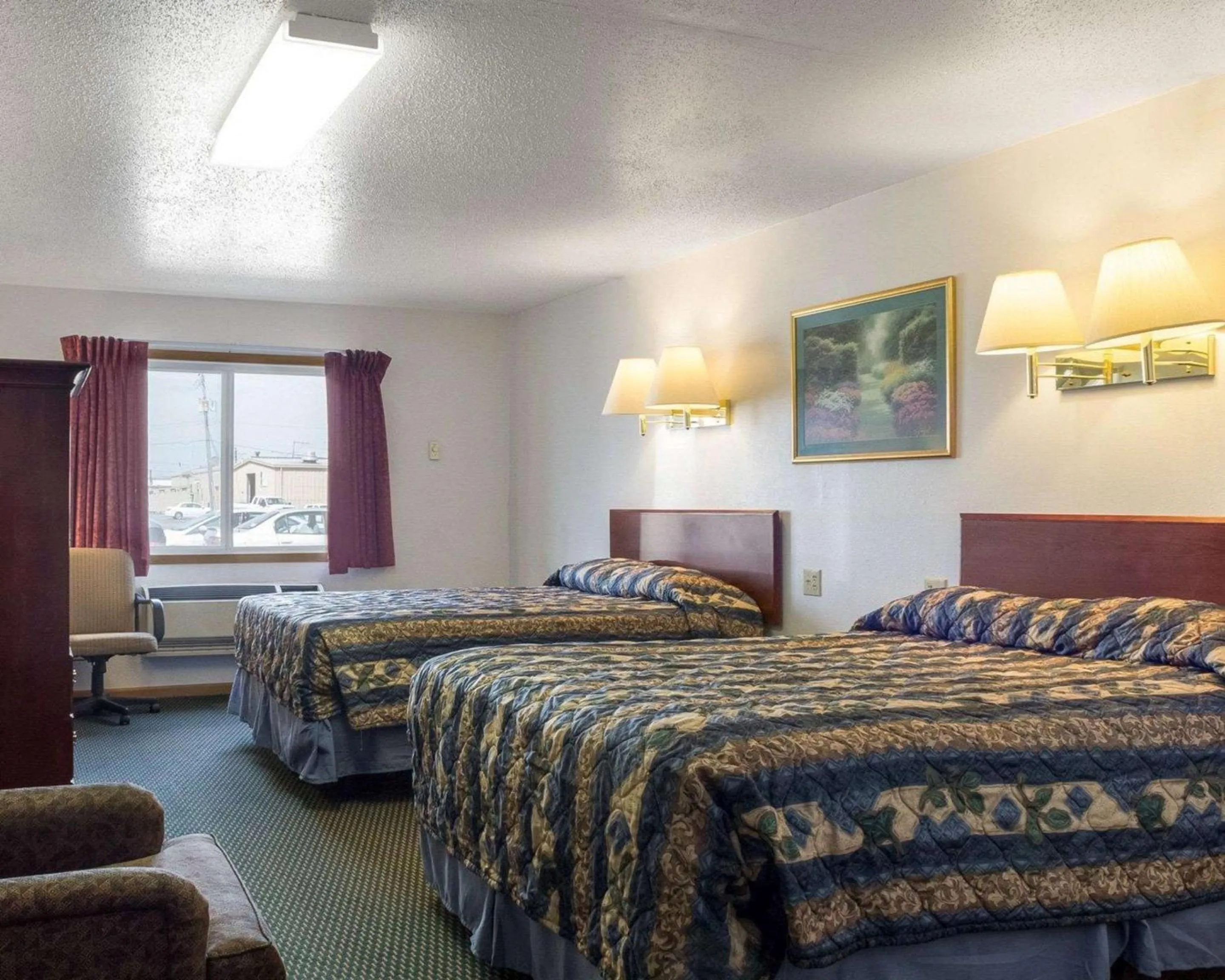 Photo of the whole room, Bed in Rodeway Inn West Fargo Main Ave