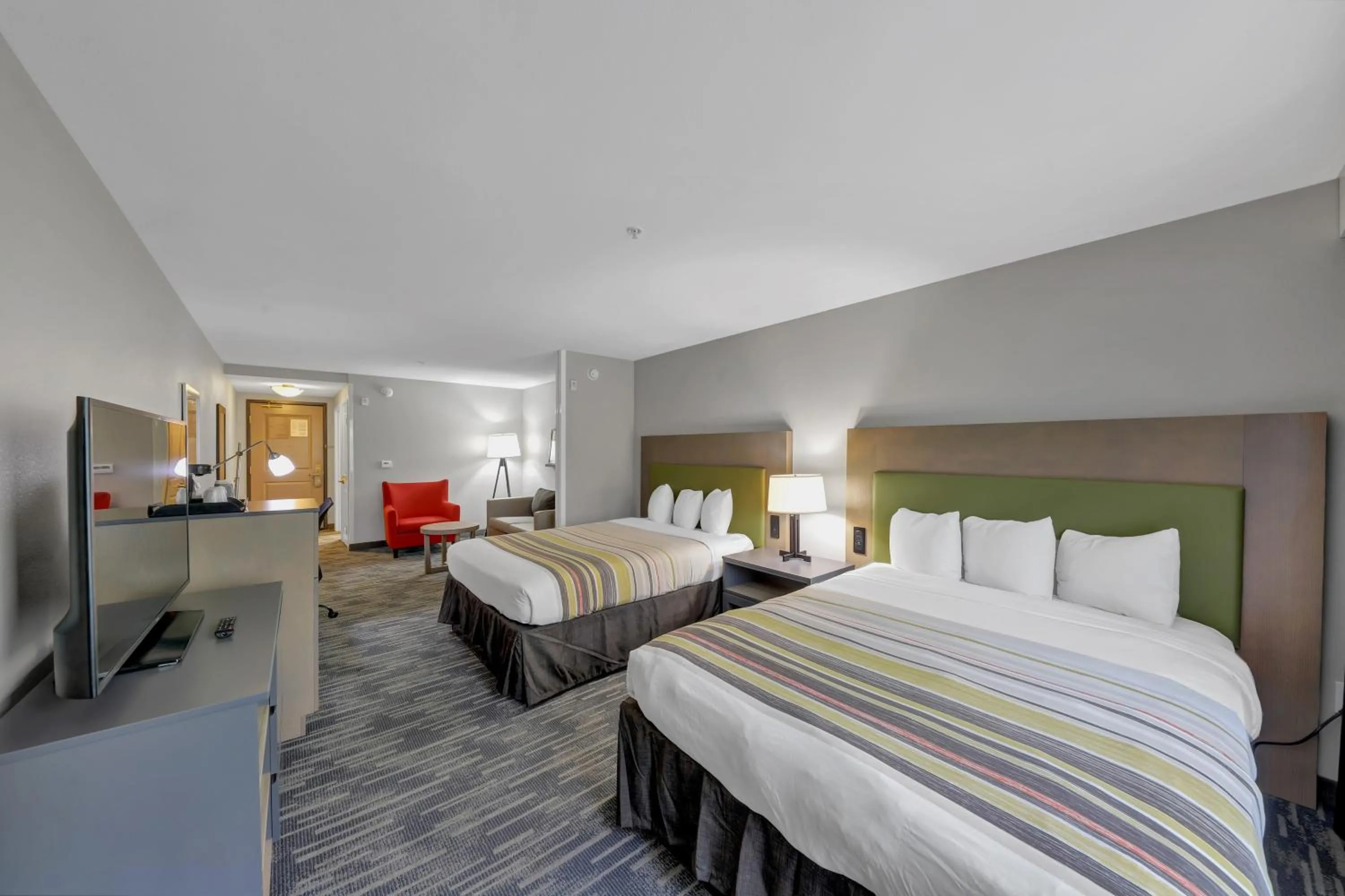 Bedroom, Bed in Country Inn & Suites by Radisson, Braselton, GA