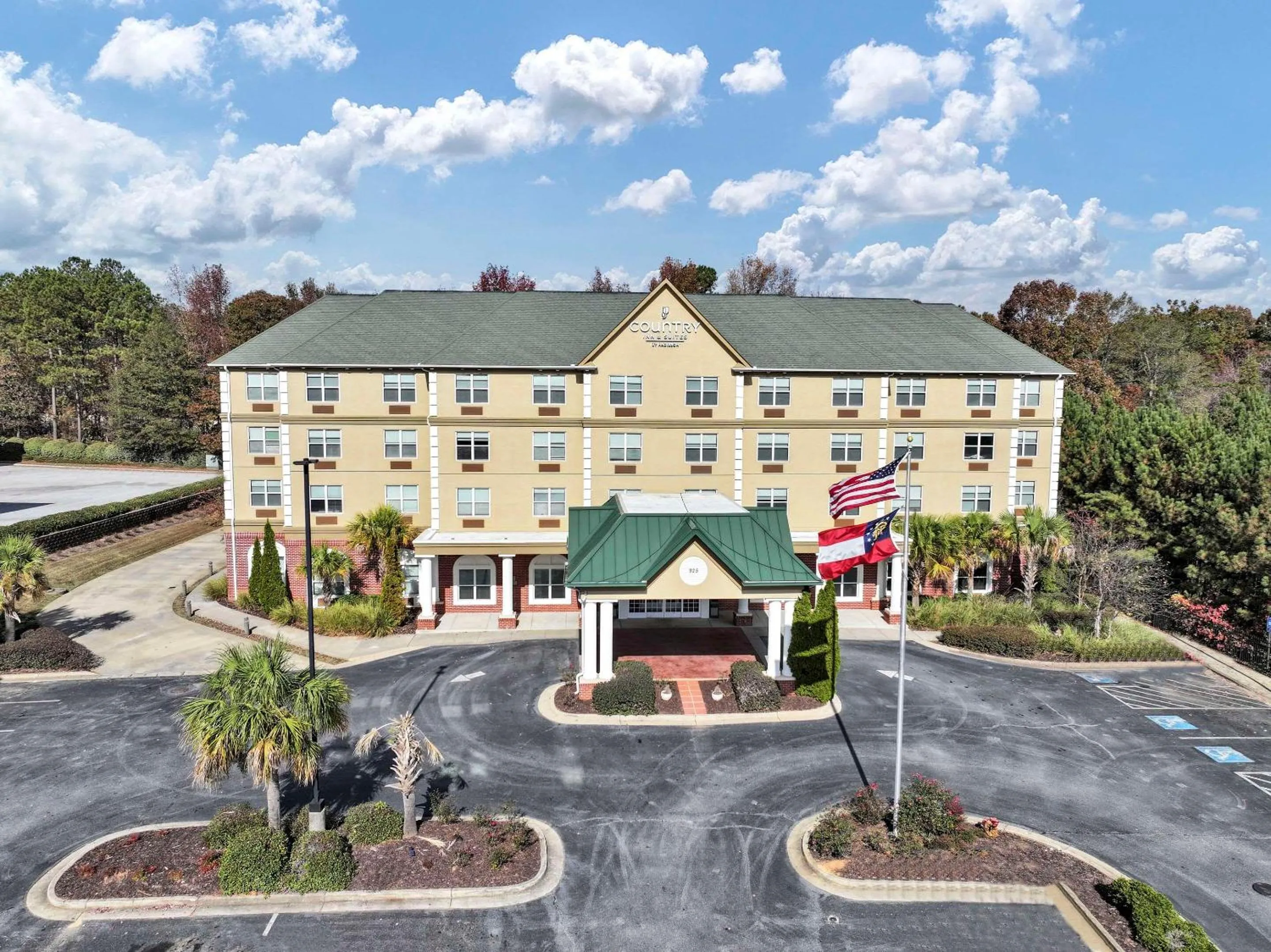 Property building in Country Inn & Suites by Radisson, Braselton, GA