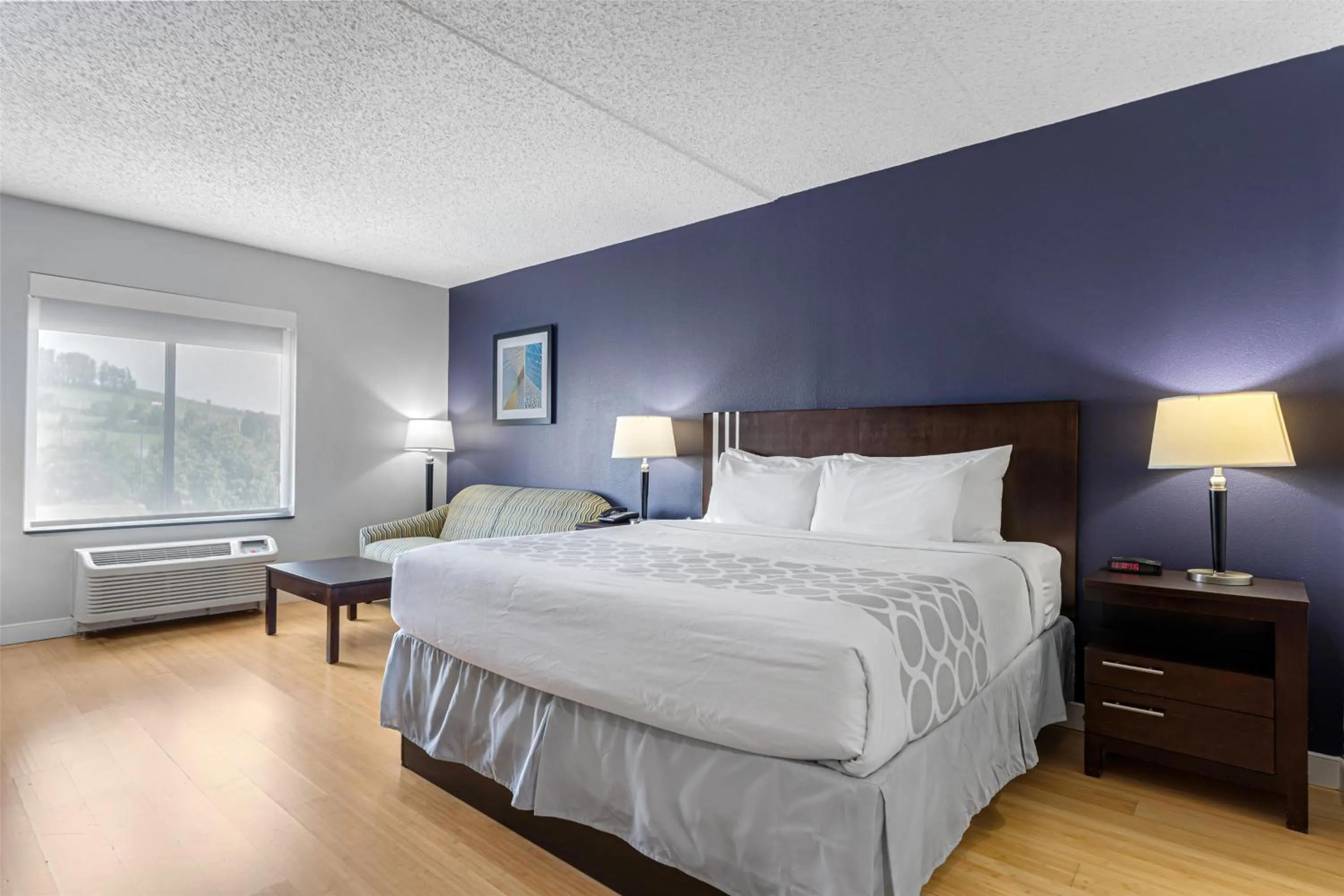 Bedroom, Bed in Best Western Garden Inn