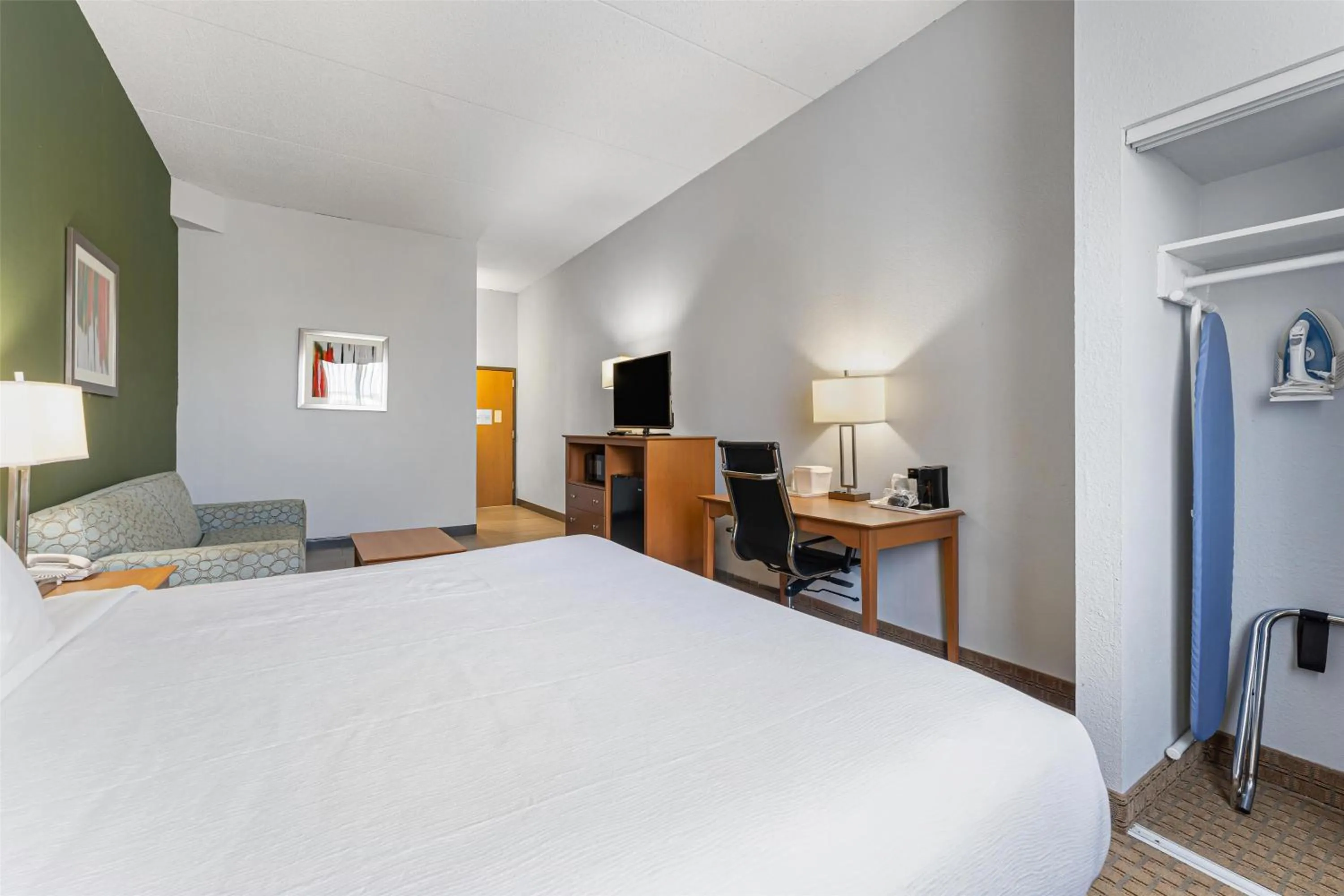 Bedroom, Bed in Best Western Garden Inn