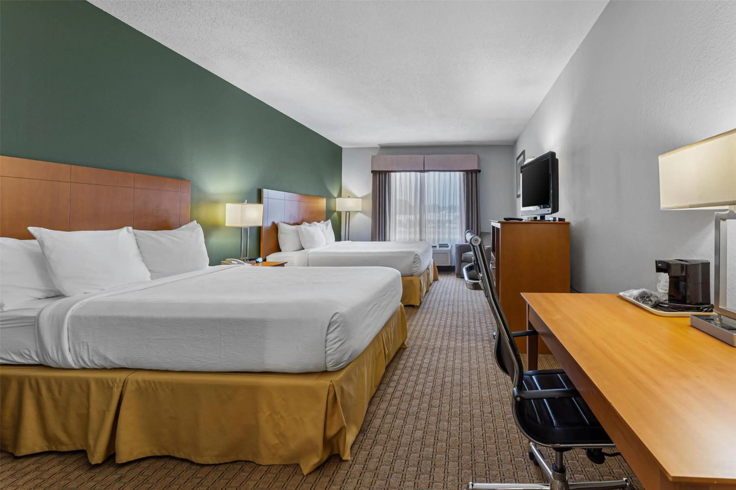 Bedroom, Bed in Best Western Garden Inn