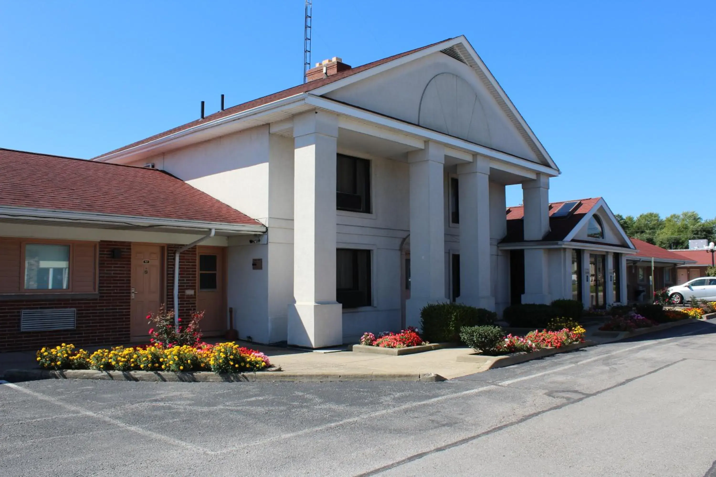Property building in Bellevue Hotel and Suites Property building in Bellevue Hotel and Suites