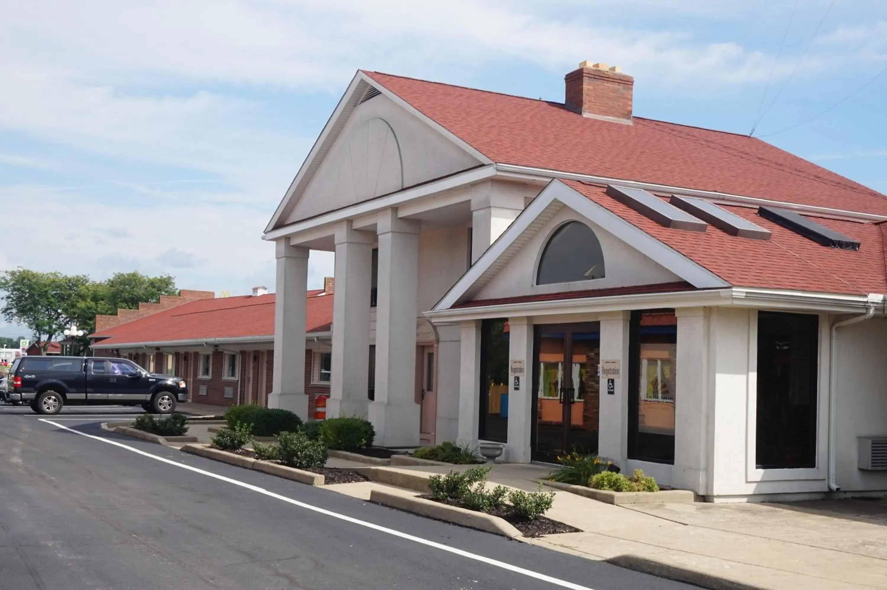 Facade/entrance in Bellevue Hotel and Suites Facade/entrance in Bellevue Hotel and Suites