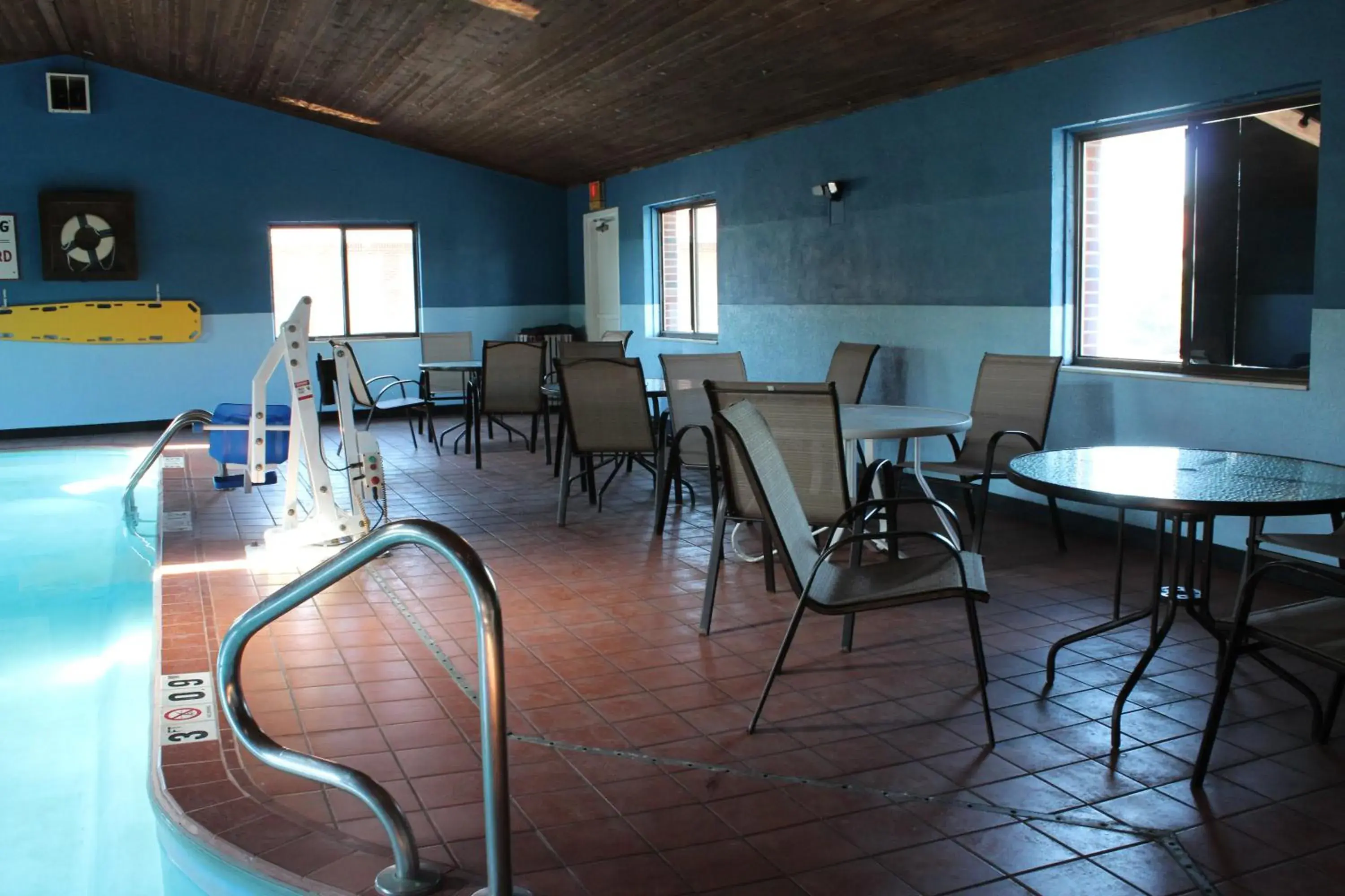 Swimming pool in Bellevue Hotel and Suites Swimming pool in Bellevue Hotel and Suites