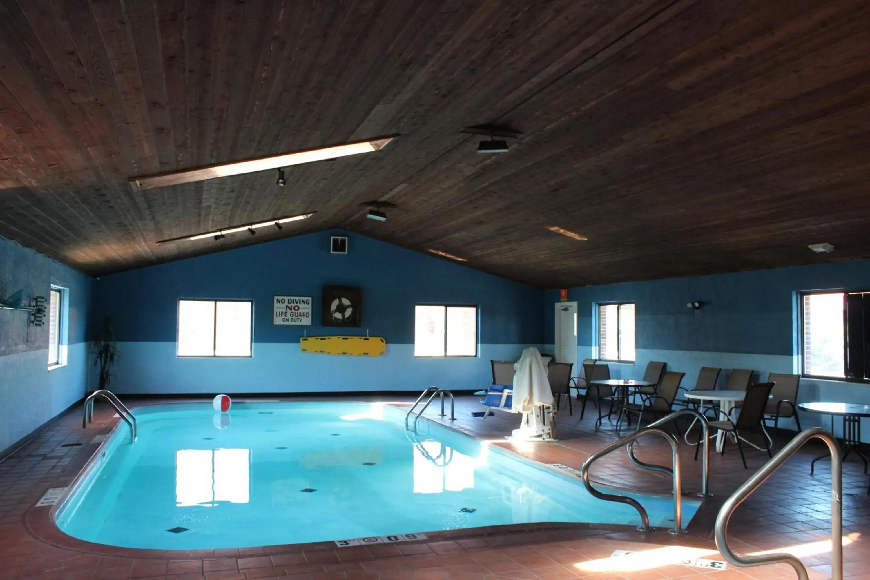 Swimming pool in Bellevue Hotel and Suites Swimming pool in Bellevue Hotel and Suites