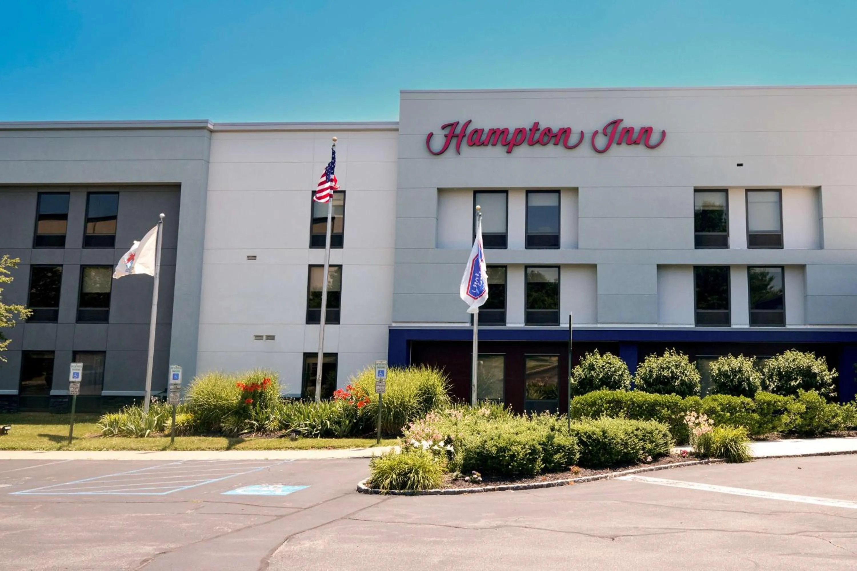 Property building in Hampton Inn Flemington