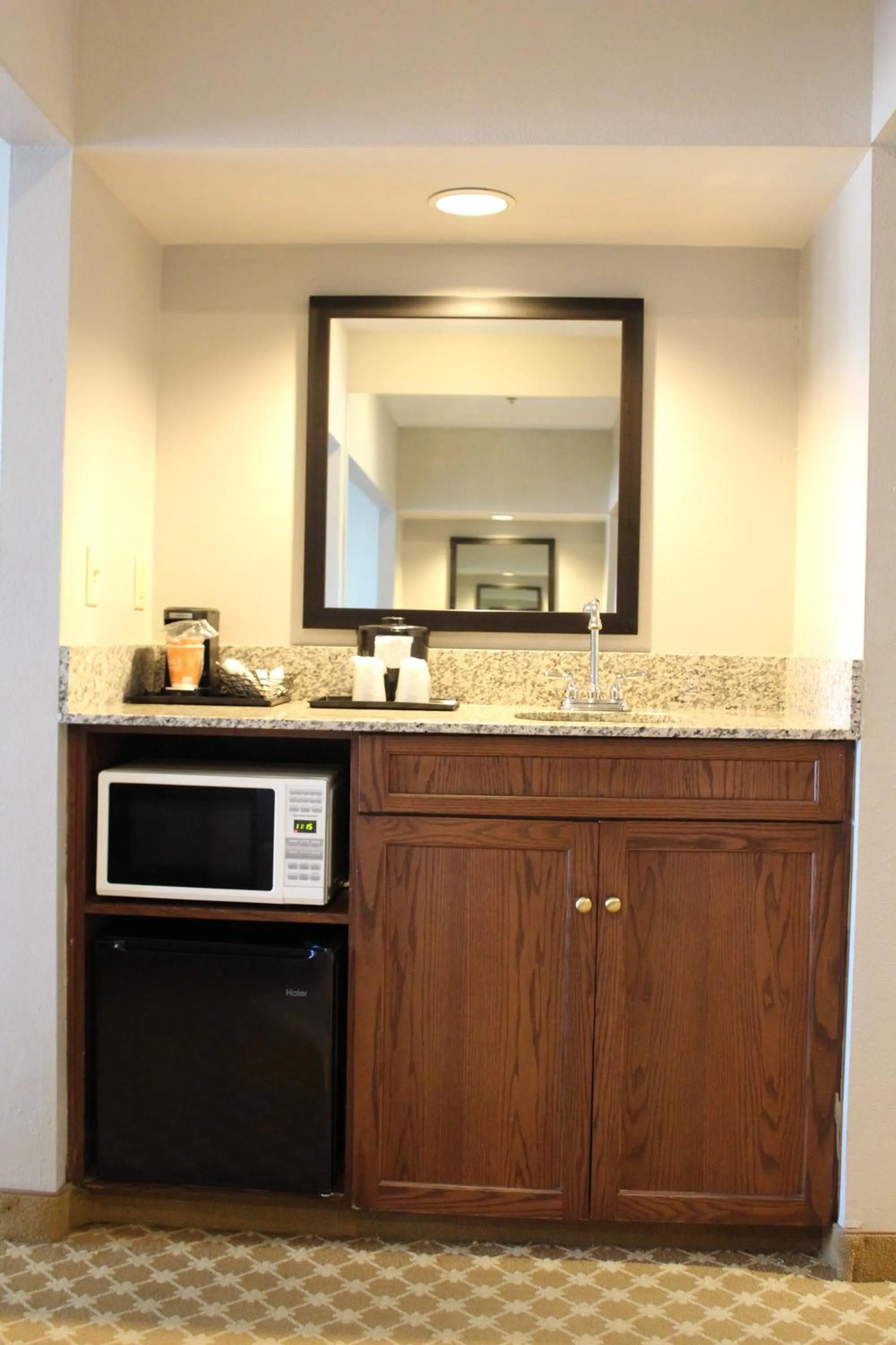 minibar in Country Inn & Suites by Radisson, Gettysburg, PA