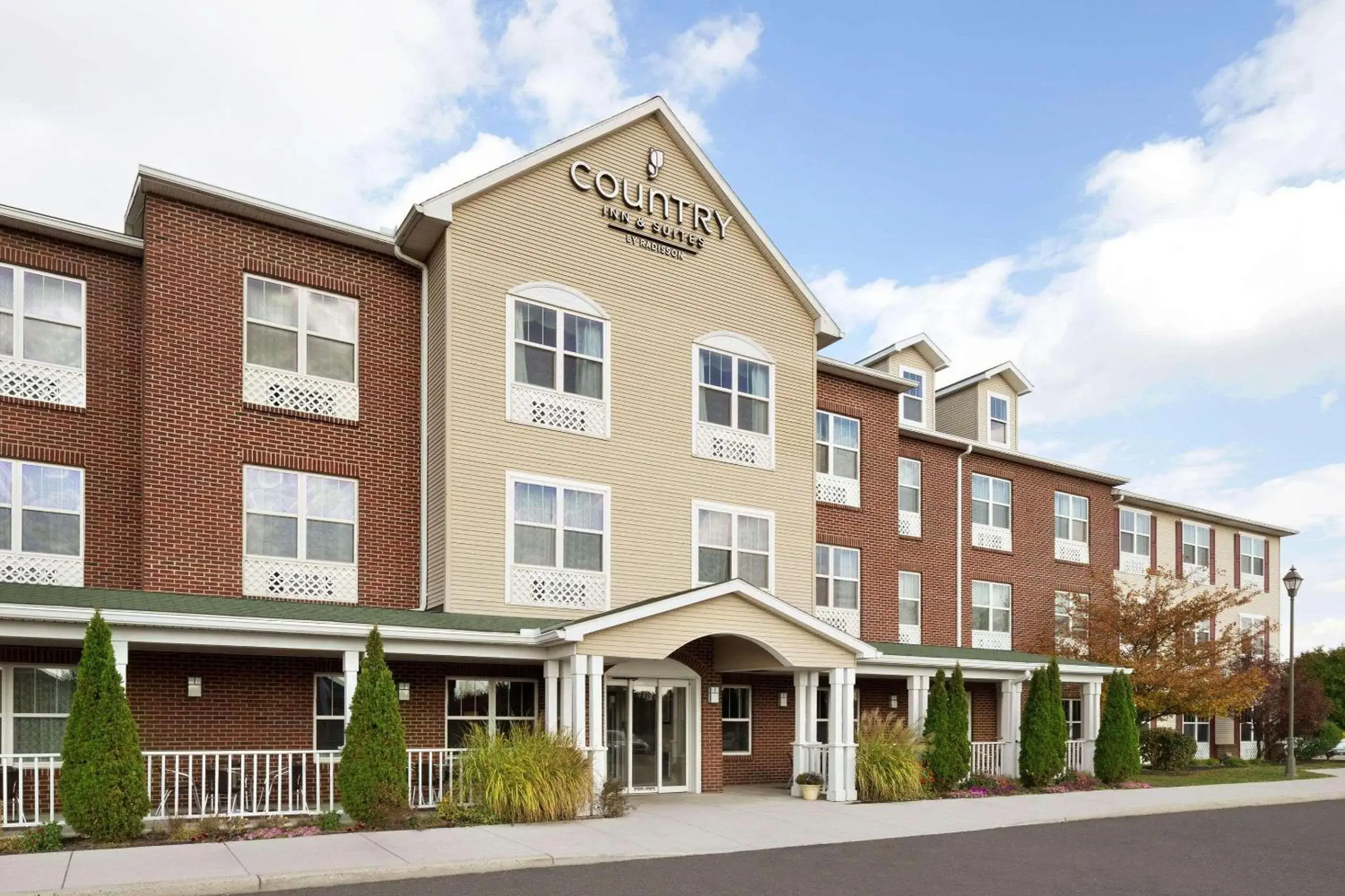 Property building in Country Inn & Suites by Radisson, Gettysburg, PA Property building in Country Inn & Suites by Radisson, Gettysburg, PA