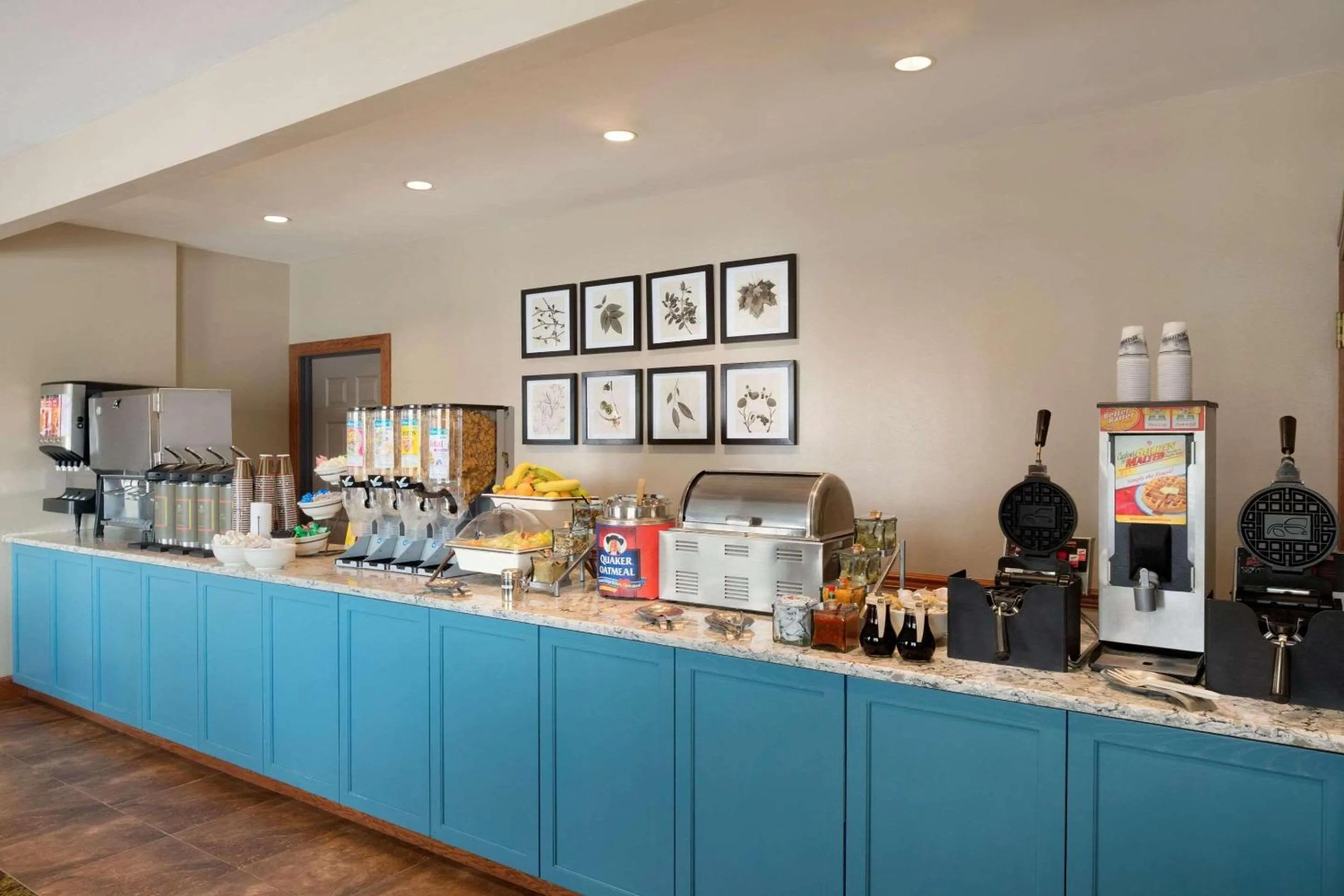 Breakfast in Country Inn & Suites by Radisson, Gettysburg, PA