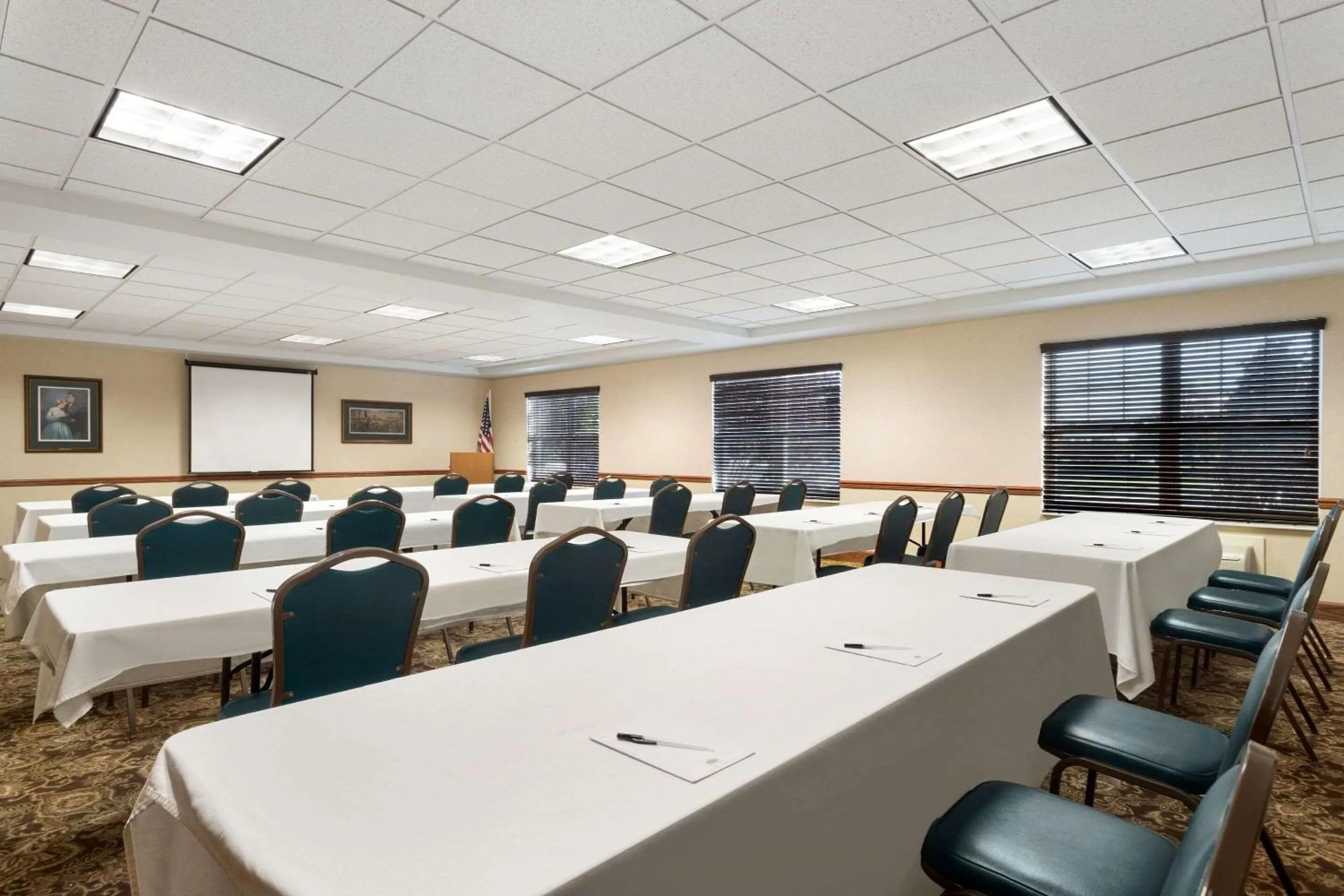 Meeting/conference room in Country Inn & Suites by Radisson, Gettysburg, PA