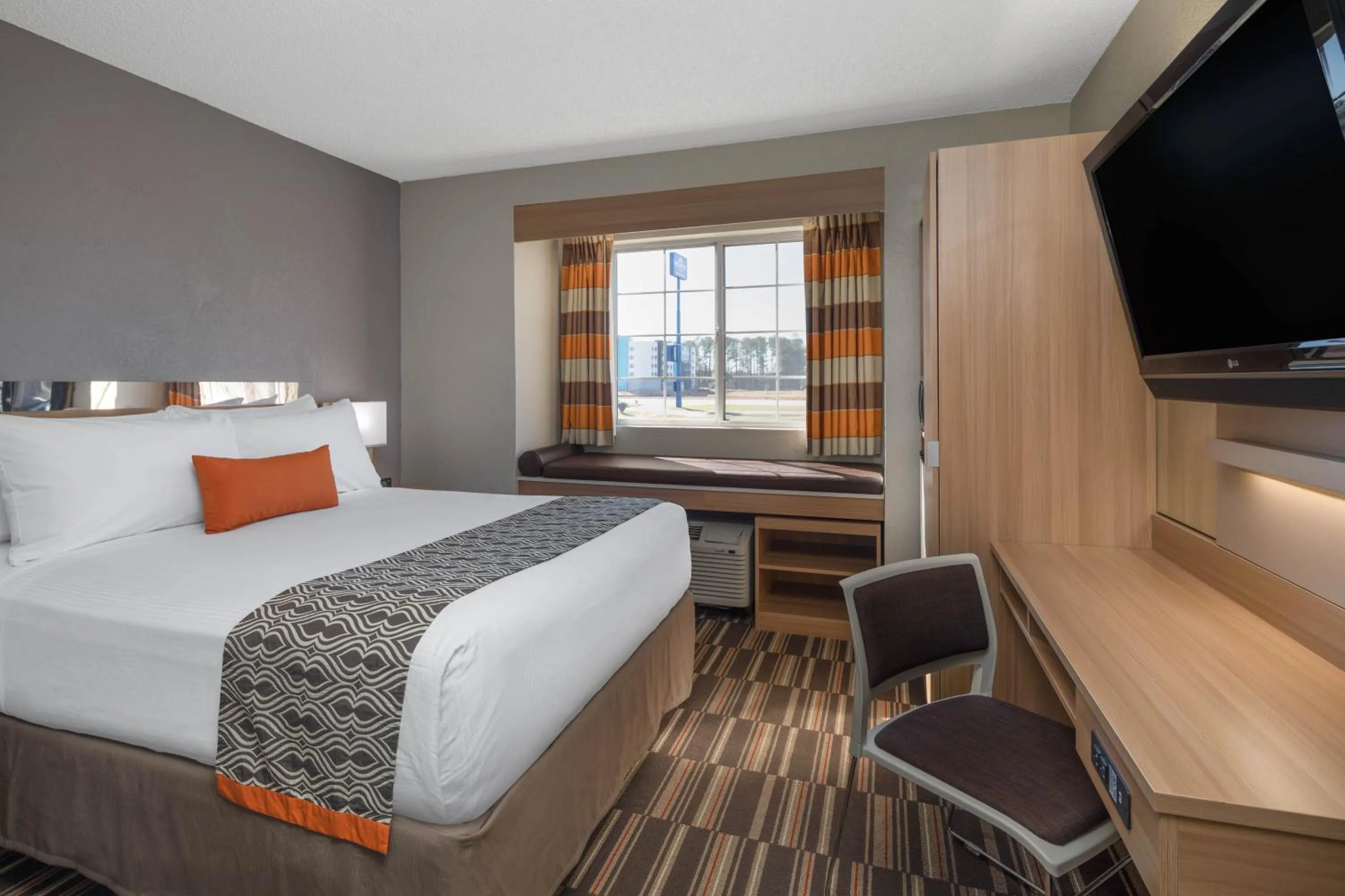 Photo of the whole room, Bed in Microtel Inn & Suites by Wyndham Florence