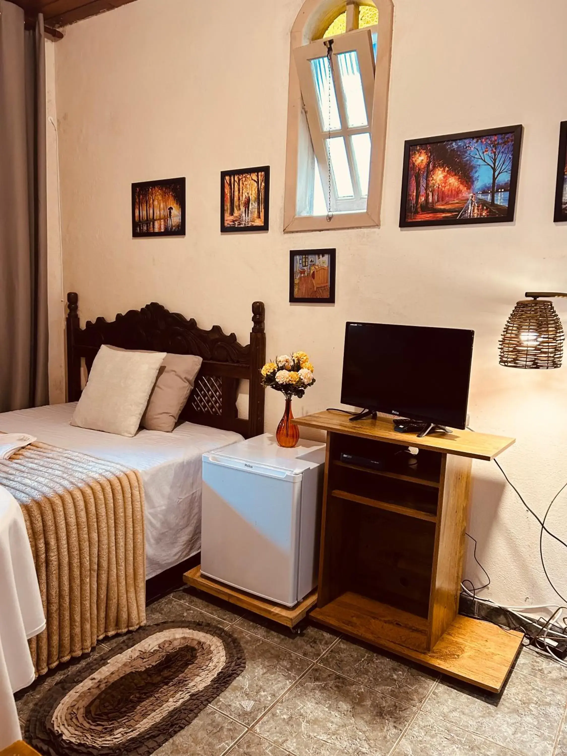 Single Room with Private Bathroom - single occupancy in Hospedaria Vila Rica - 1 km do centro histórico Single Room with Private Bathroom - single occupancy in Hospedaria Vila Rica - 1 km do centro histórico