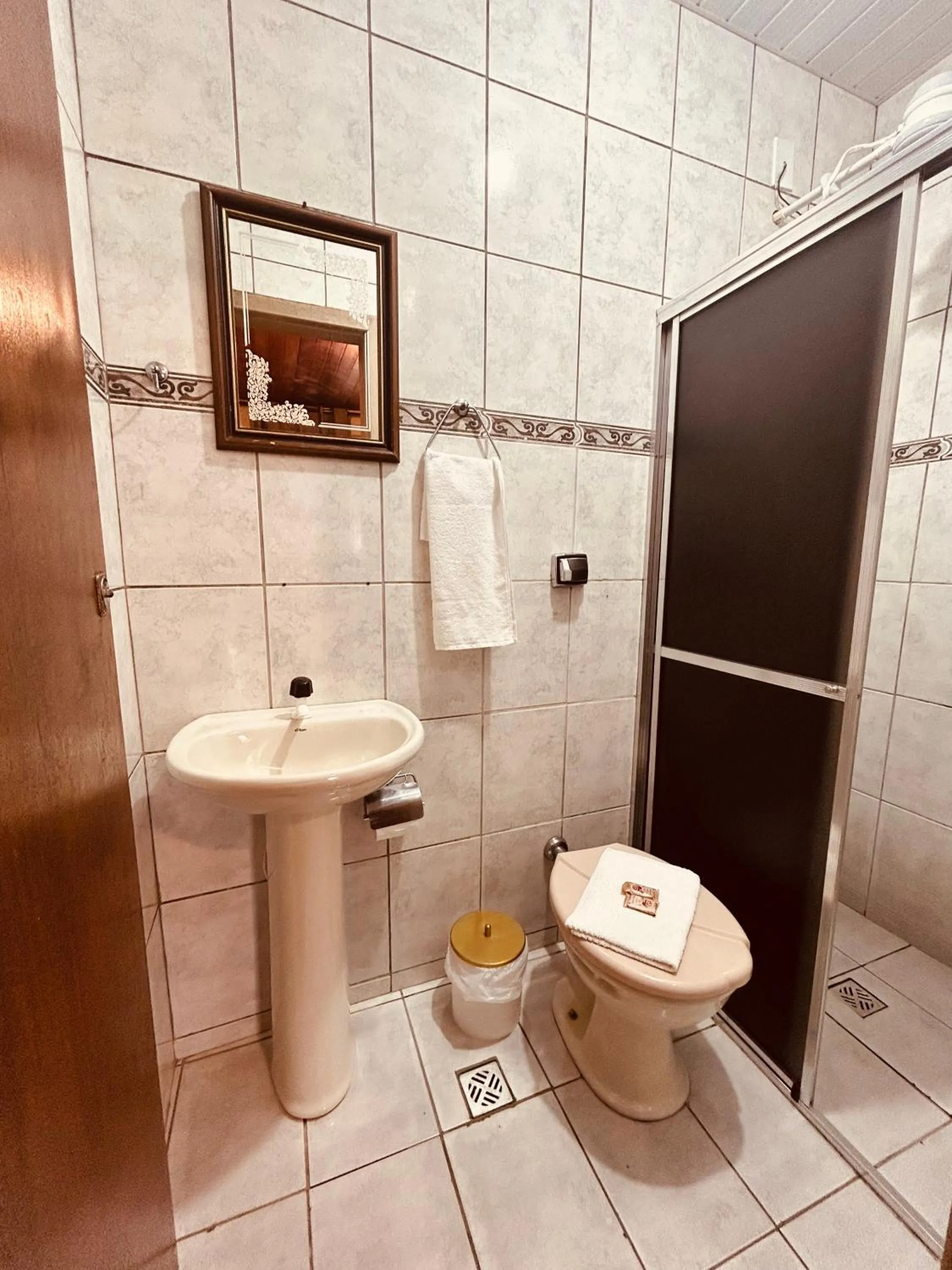 Bathroom in Hospedaria Vila Rica - 1 km do centro histórico