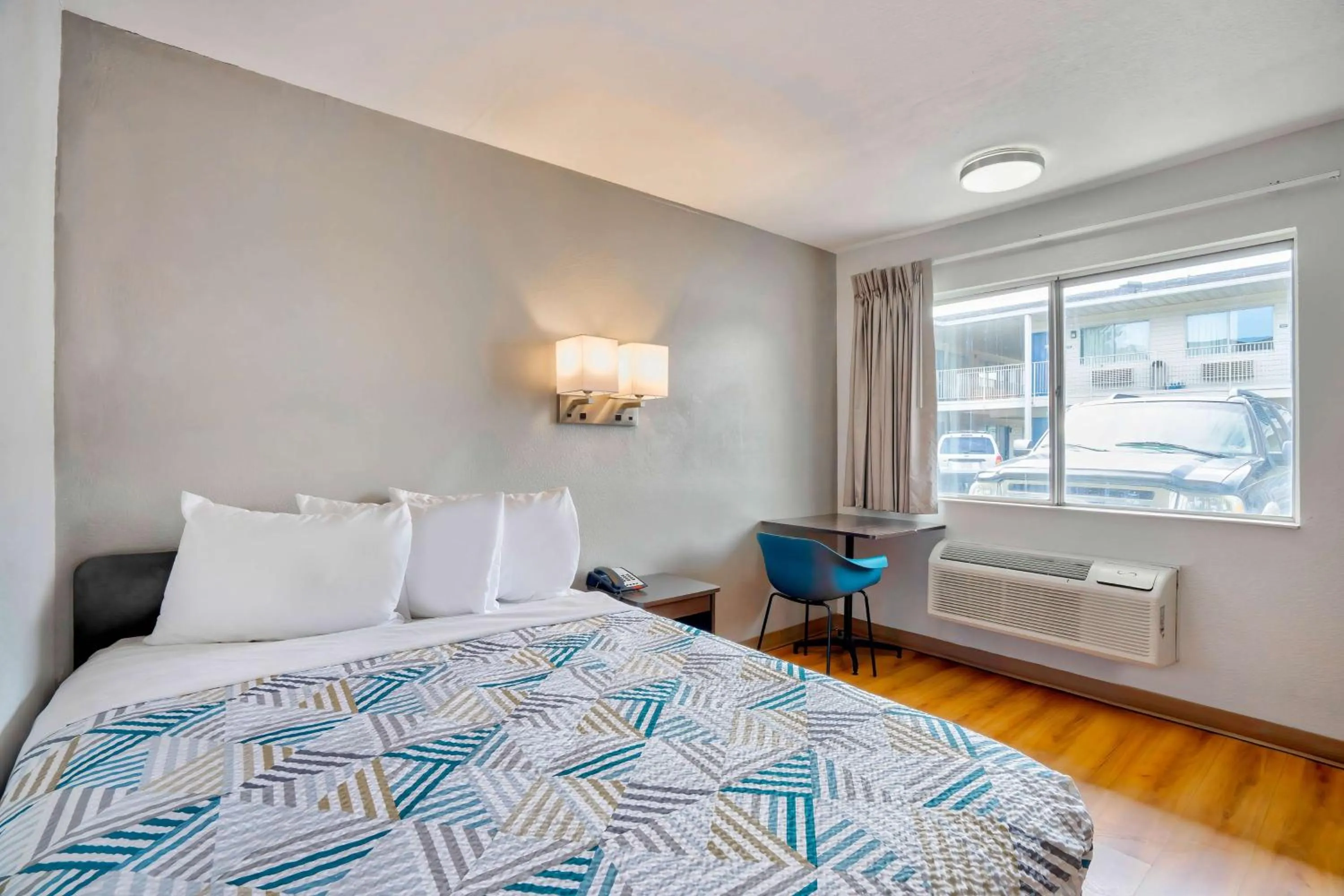 Bedroom, Bed in Motel 6-Lumberton, NC