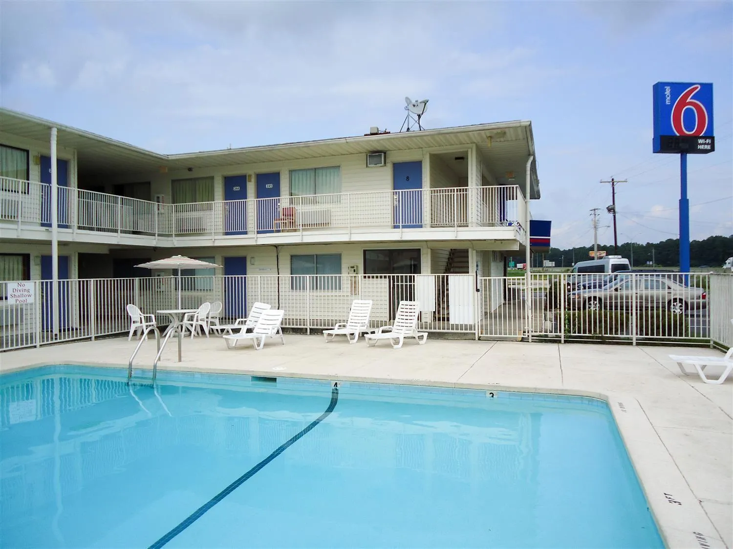 Property building in Motel 6-Lumberton, NC