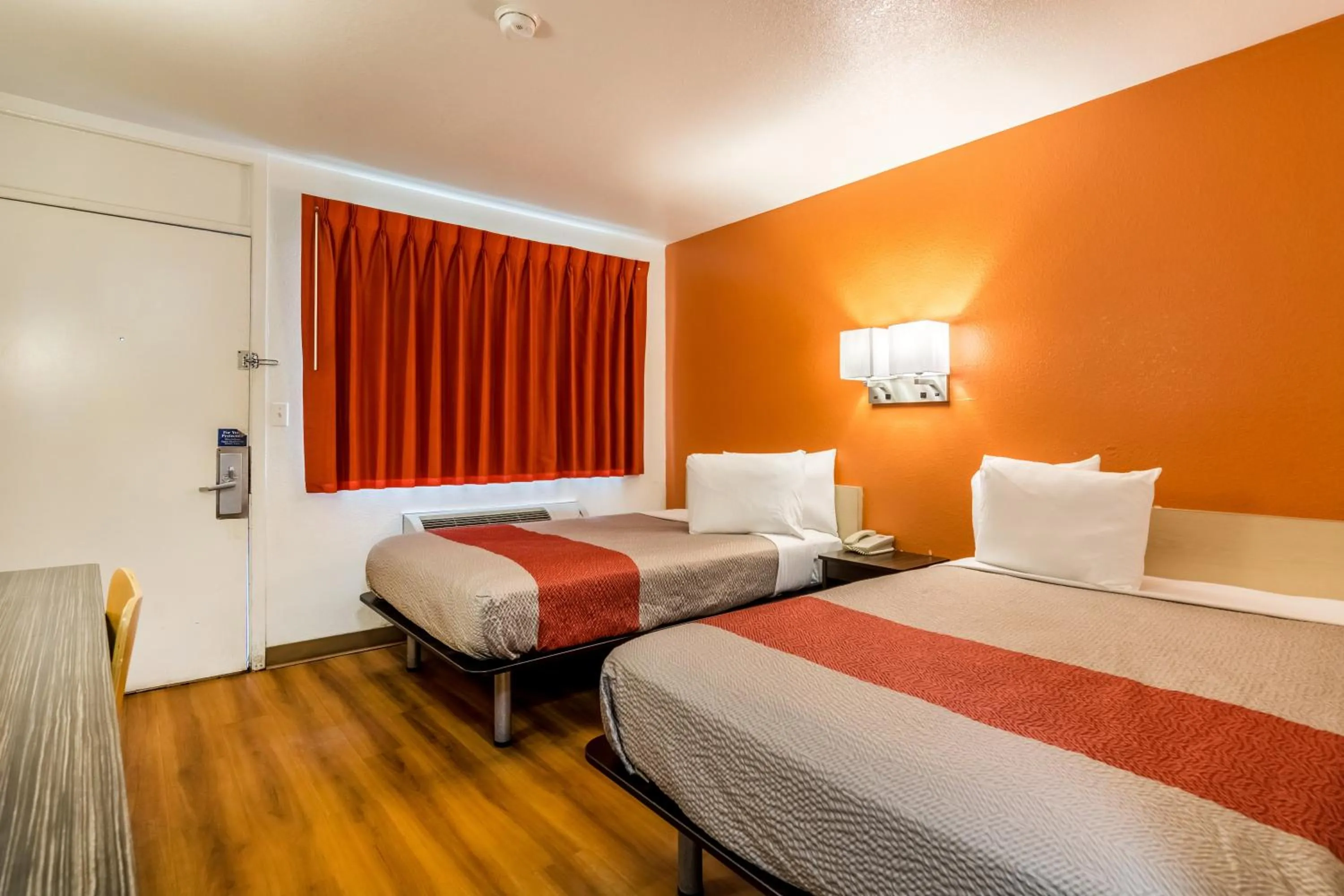 Bedroom, Bed in Motel 6-Lumberton, NC