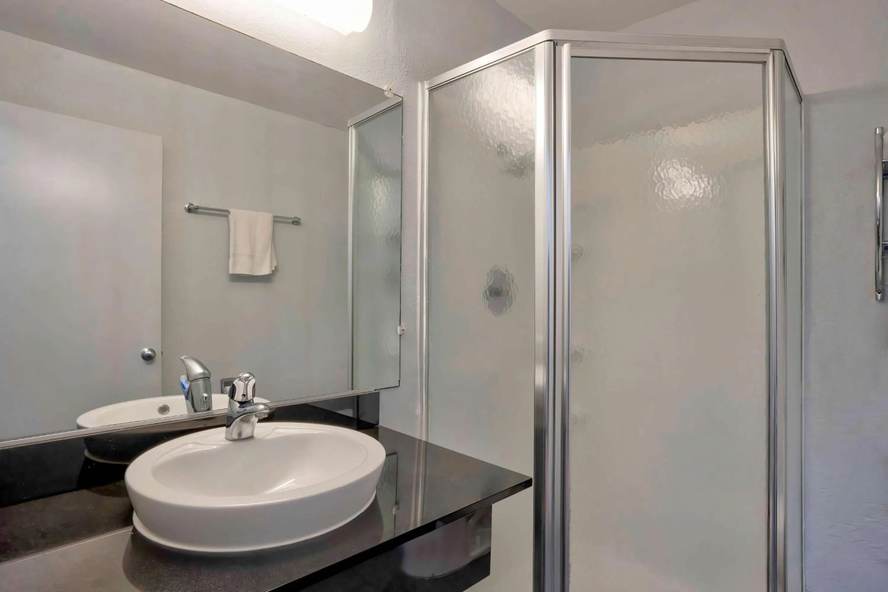 Bathroom in Motel 6-Lumberton, NC